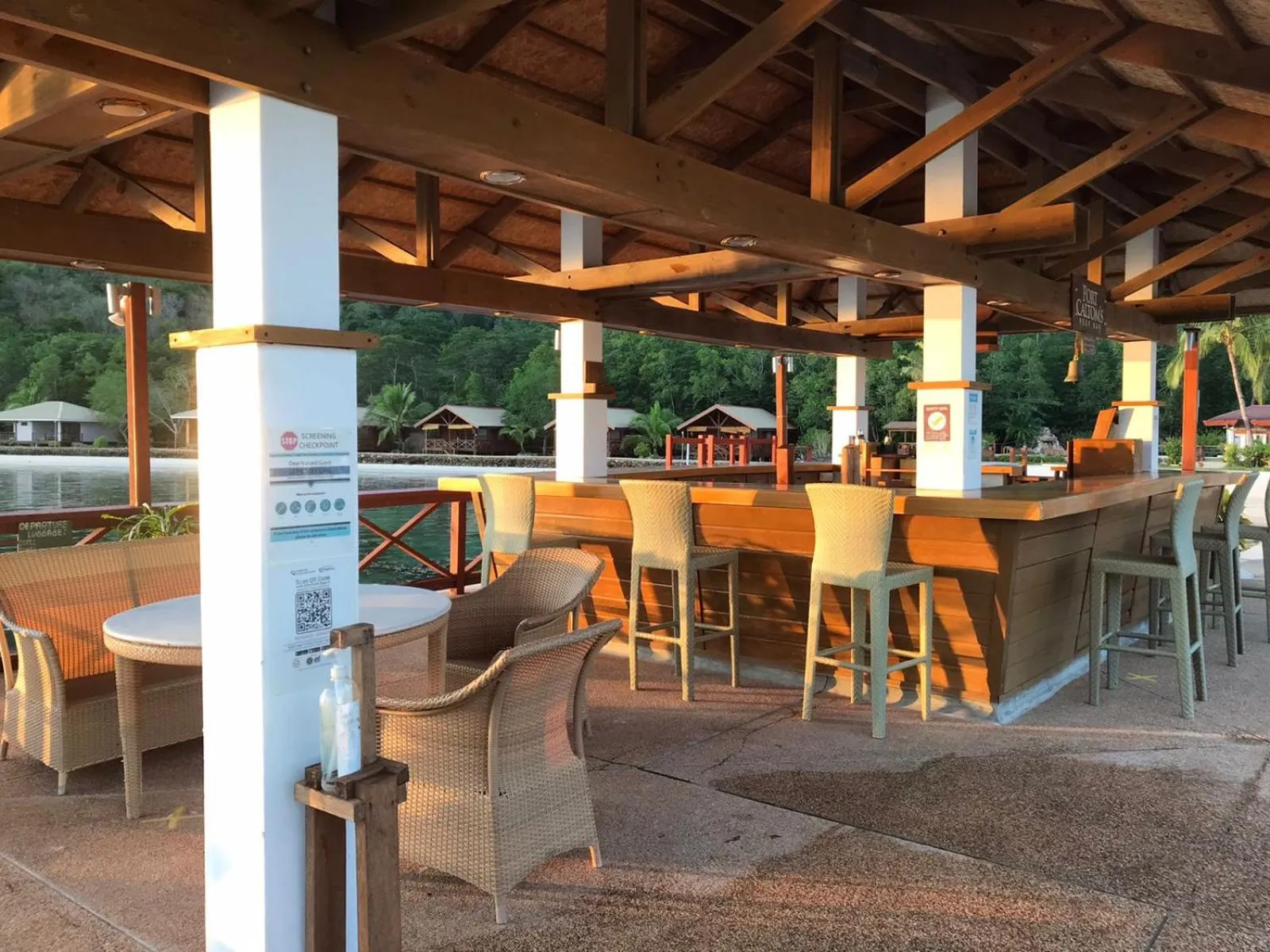 Lounge or bar in EL RIO Y MAR RESORT