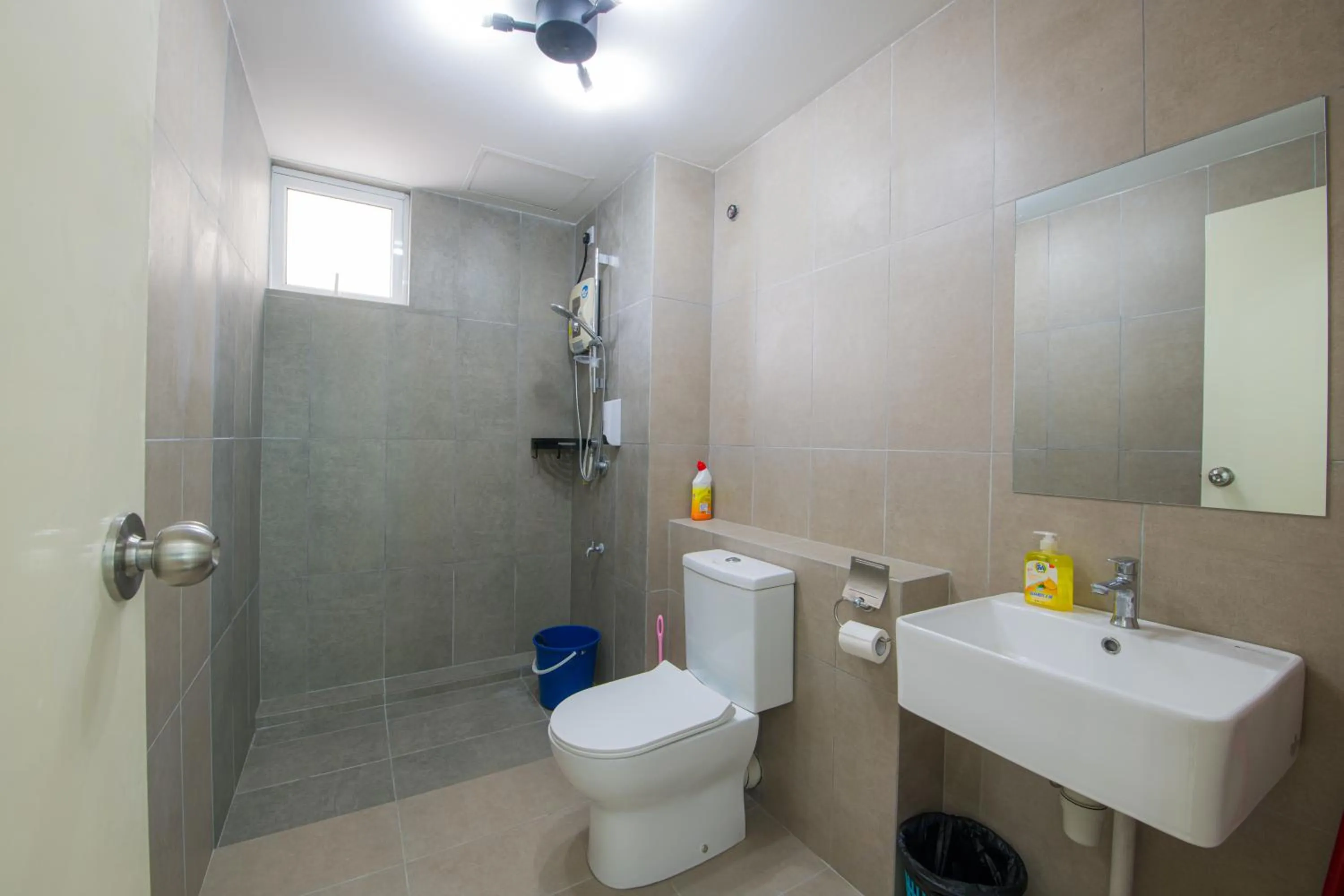 Shower in Trival Broadway Hut Homestay Sri Indah, Sandakan