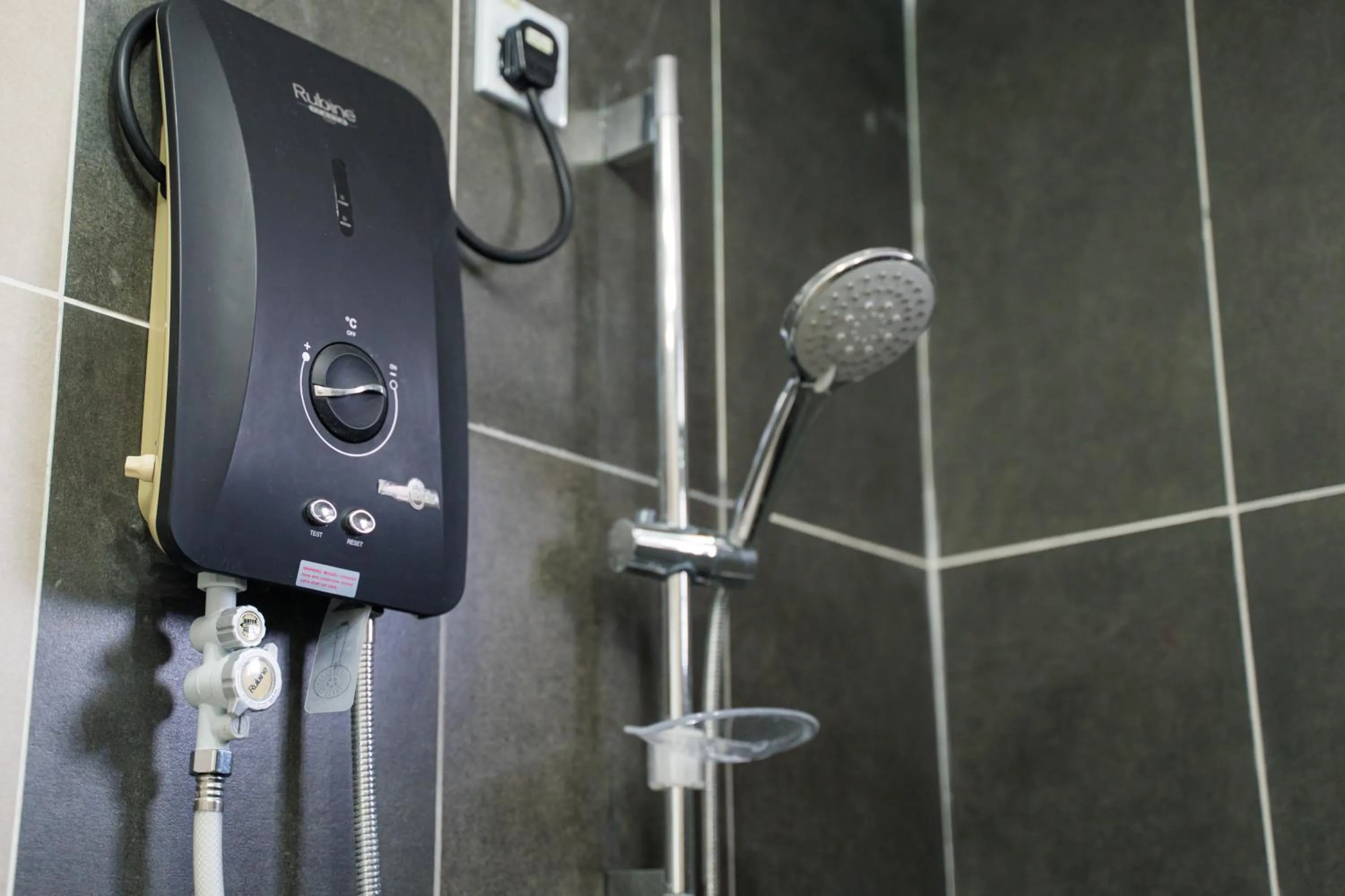 Shower in Trival Broadway Hut Homestay Sri Indah, Sandakan