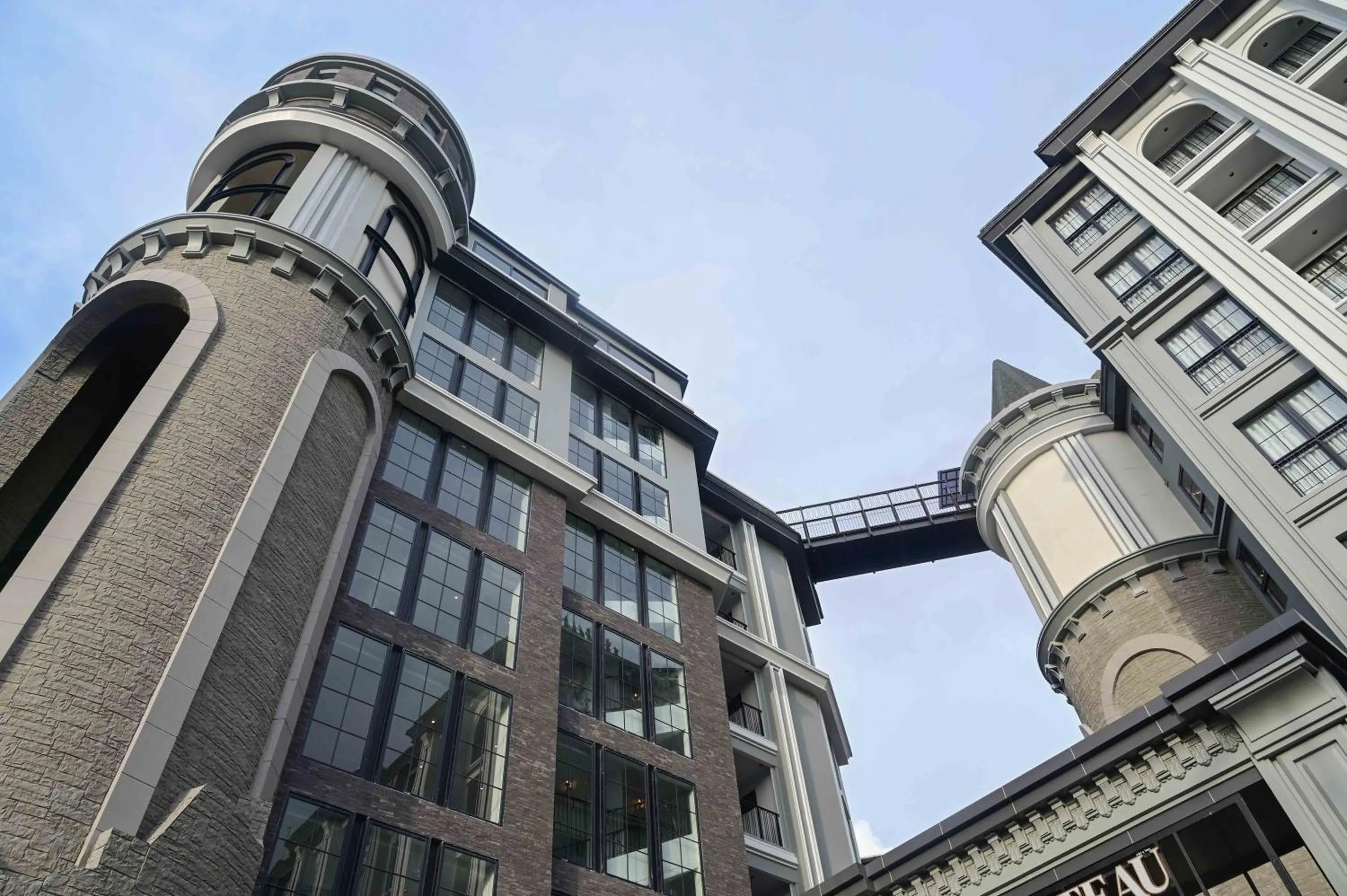 Property building in Chateau Du Village Patong