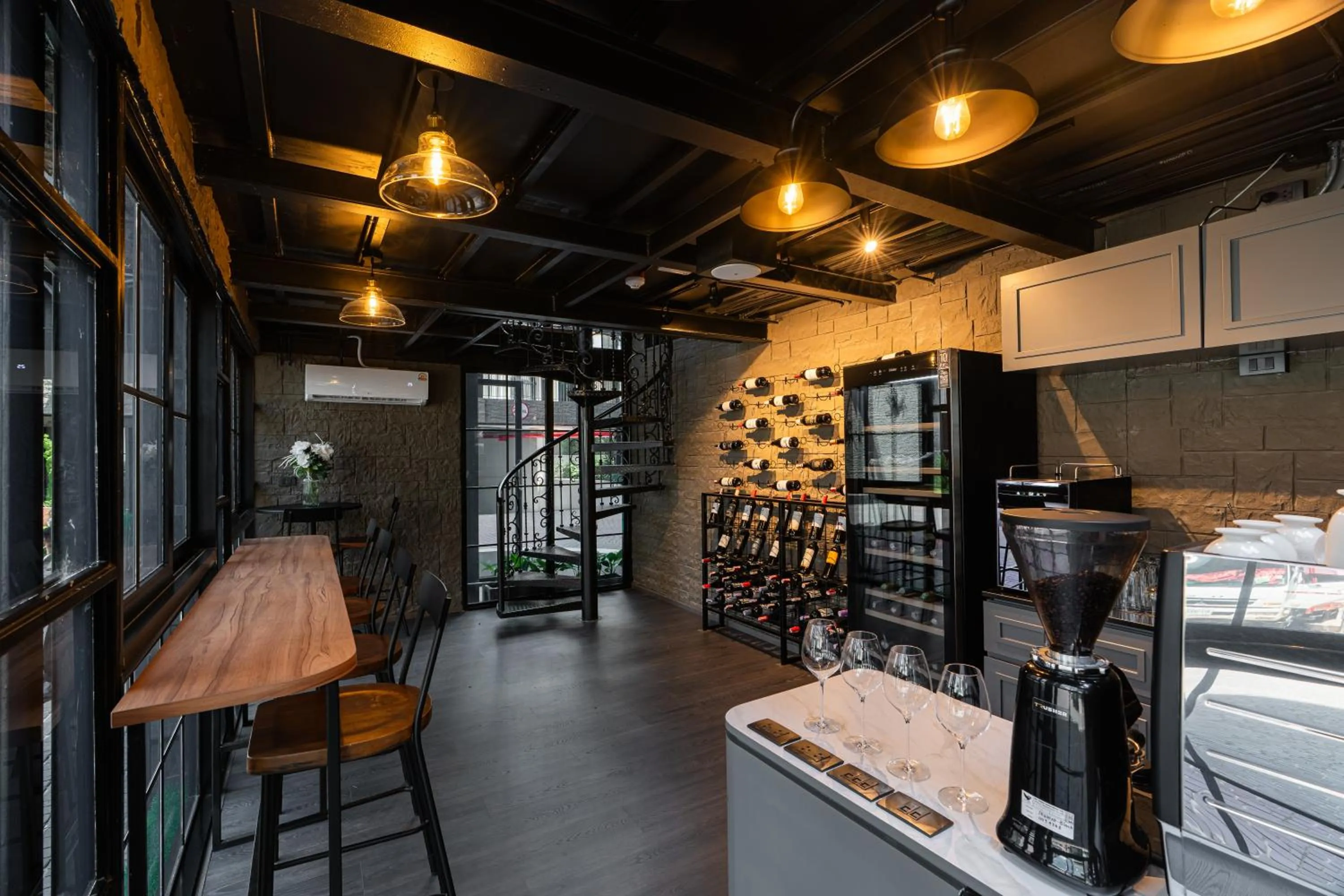 Lounge or bar in Chateau Du Village Patong