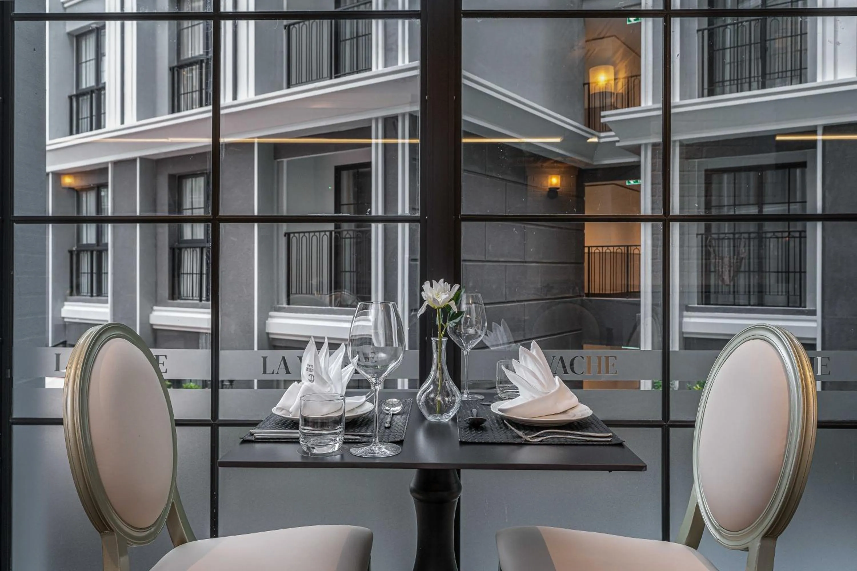 Restaurant/places to eat in Chateau Du Village Patong