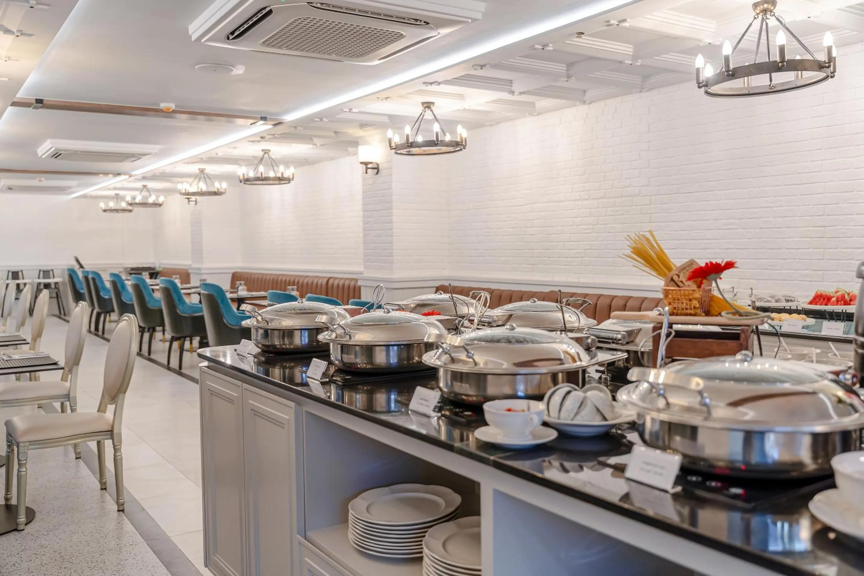 Food in Chateau Du Village Patong