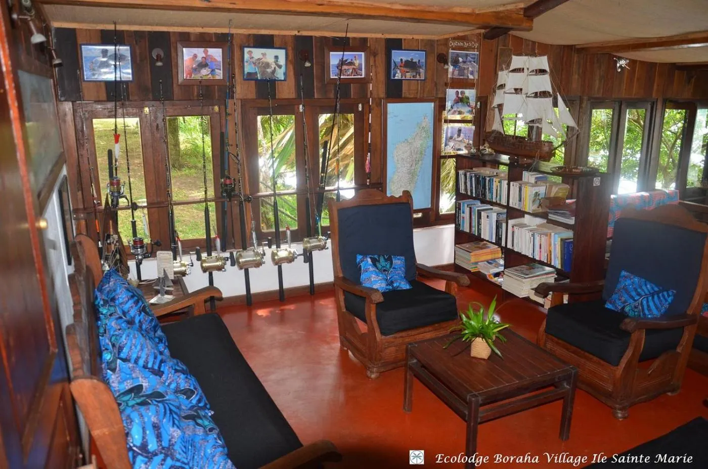 Living room in Boraha Village Ecolodge