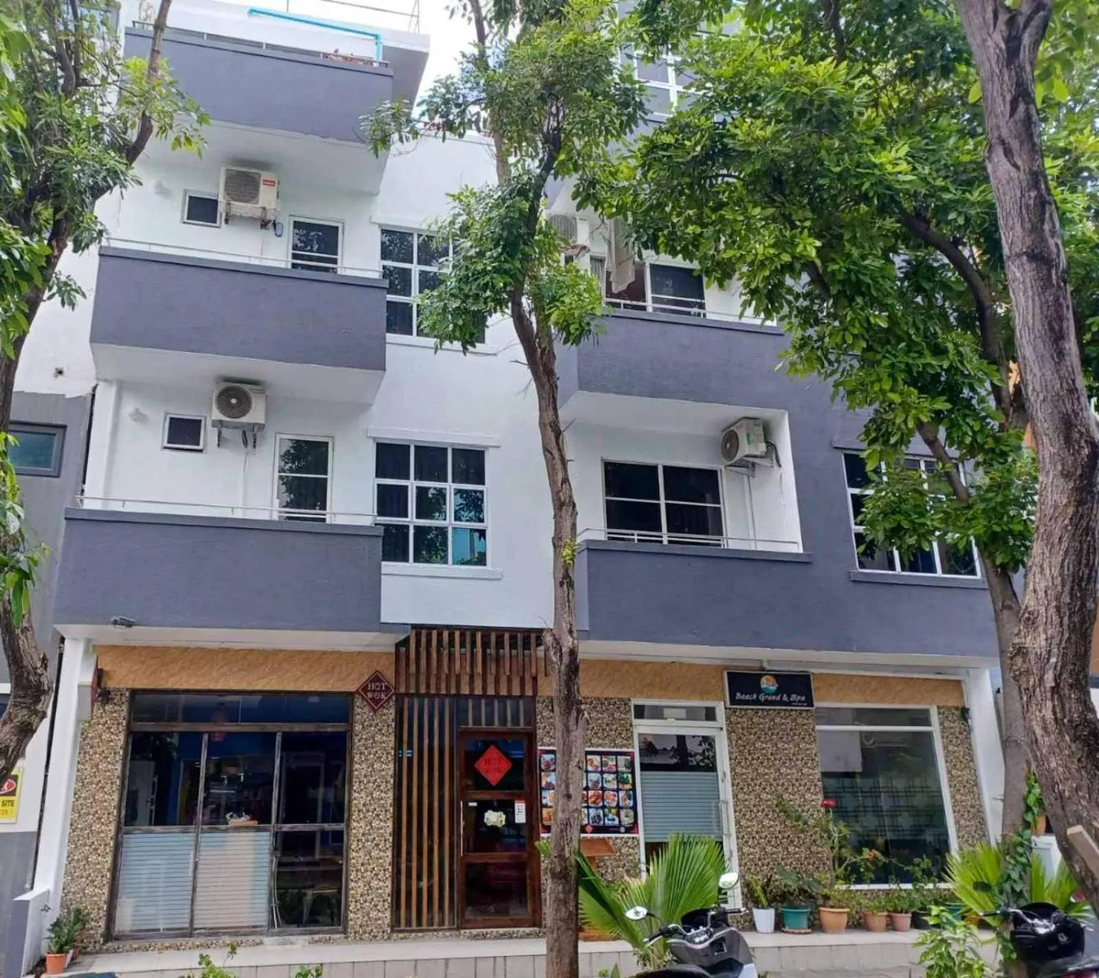 Property building in Beach Grand & Spa Premium