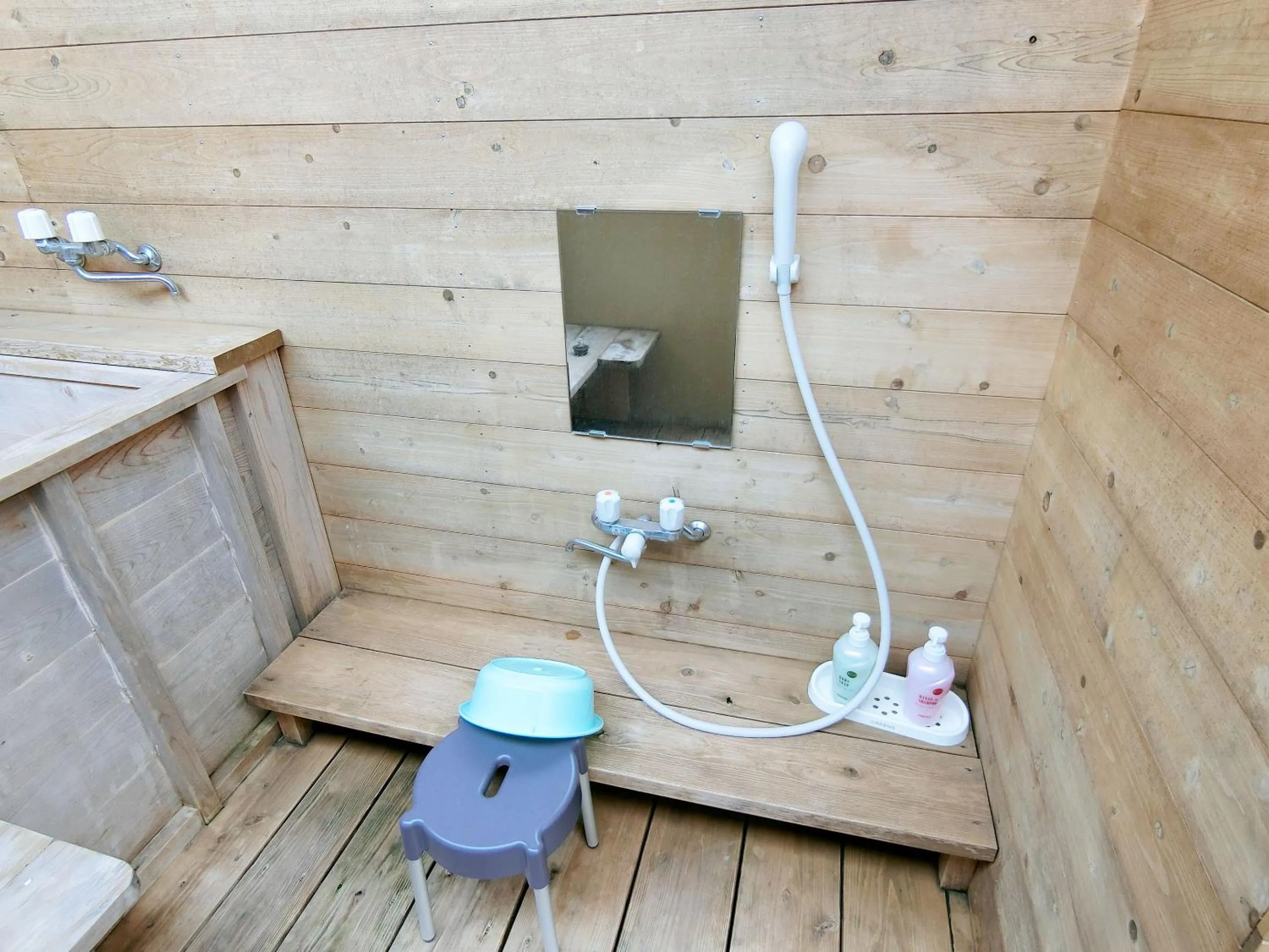Shower in Yurakuan Miyazaki