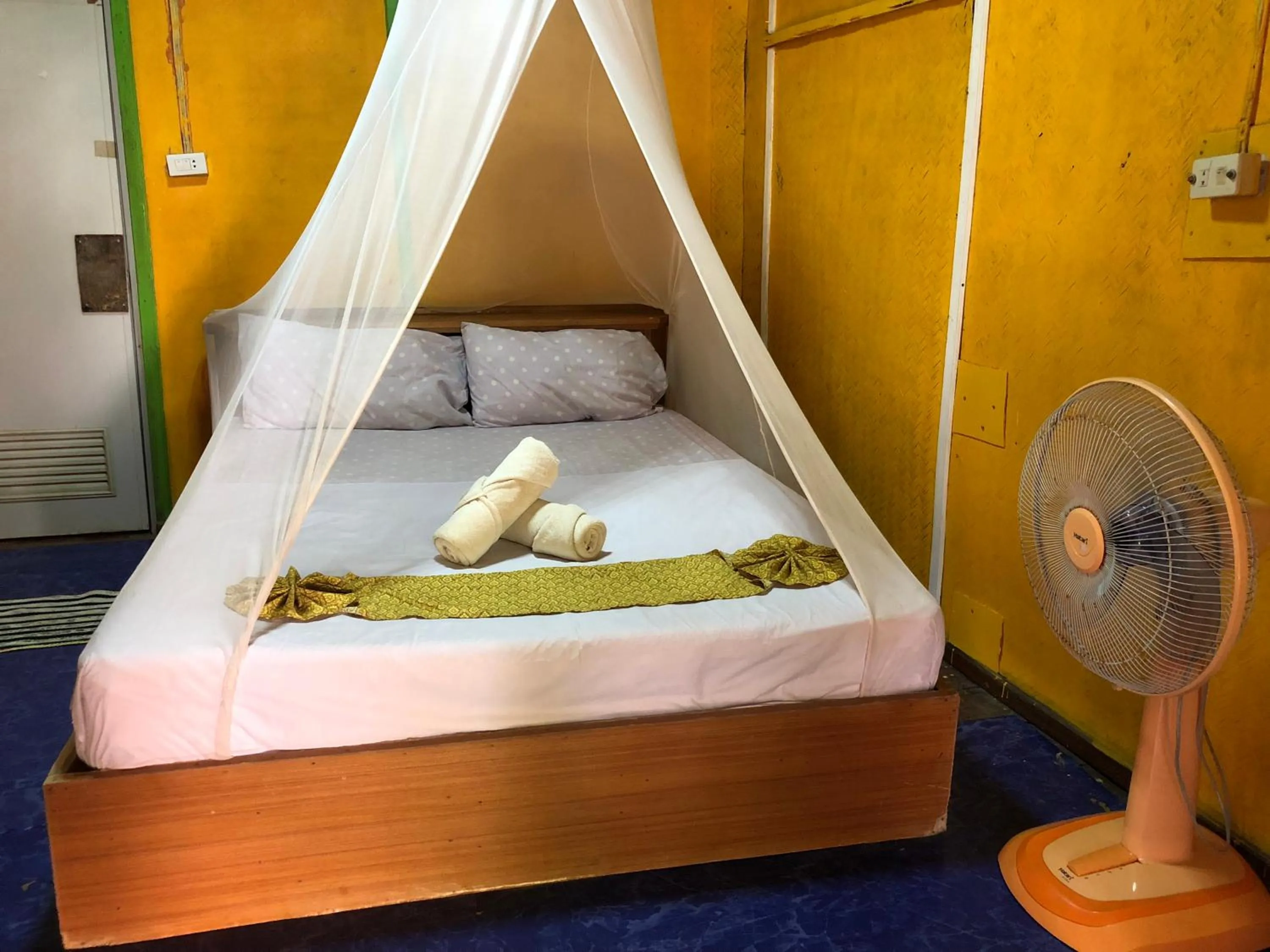 Property building, Bed in Klong Jark Bungalows