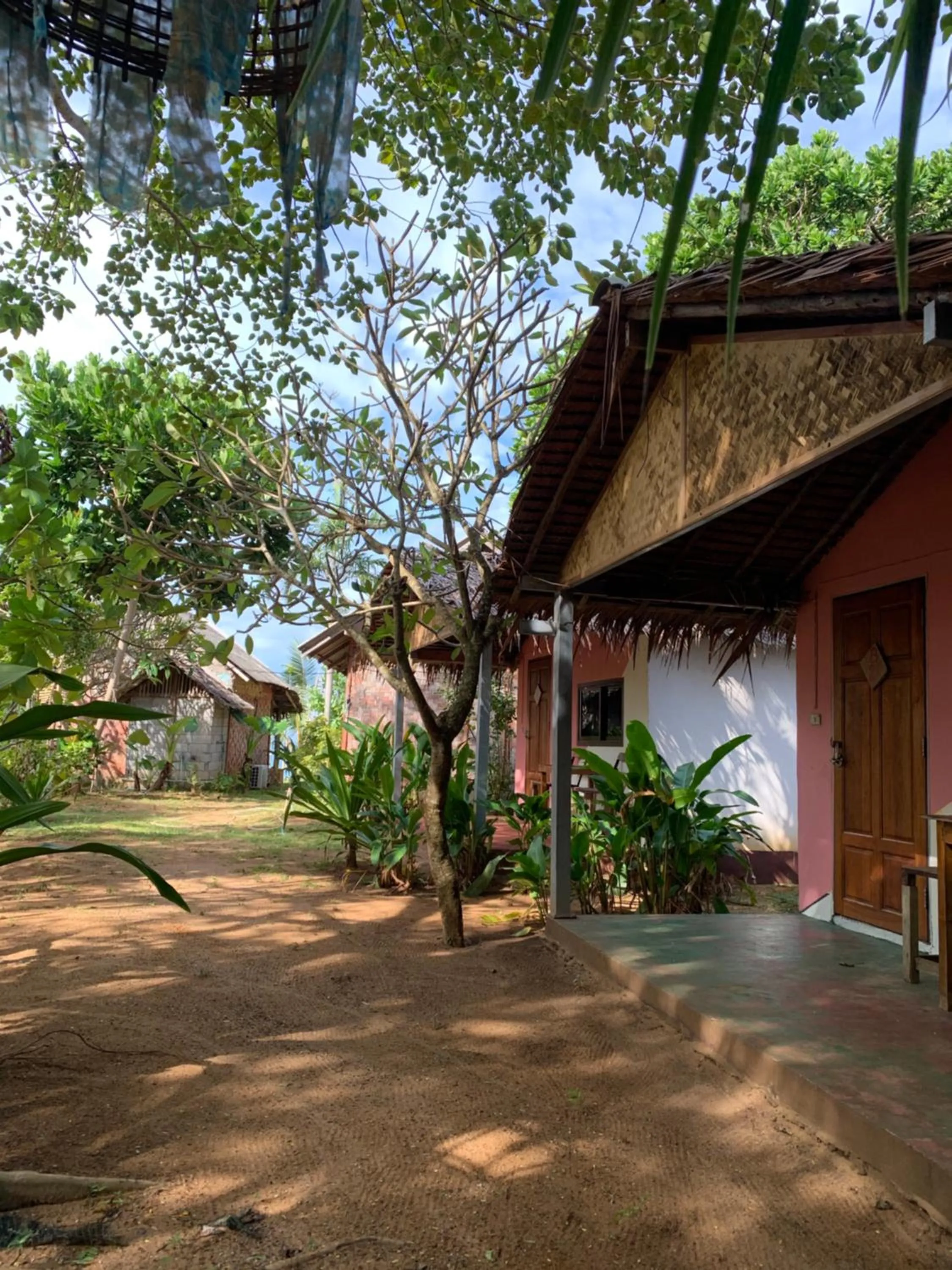 Inner courtyard view in Klong Jark Bungalows