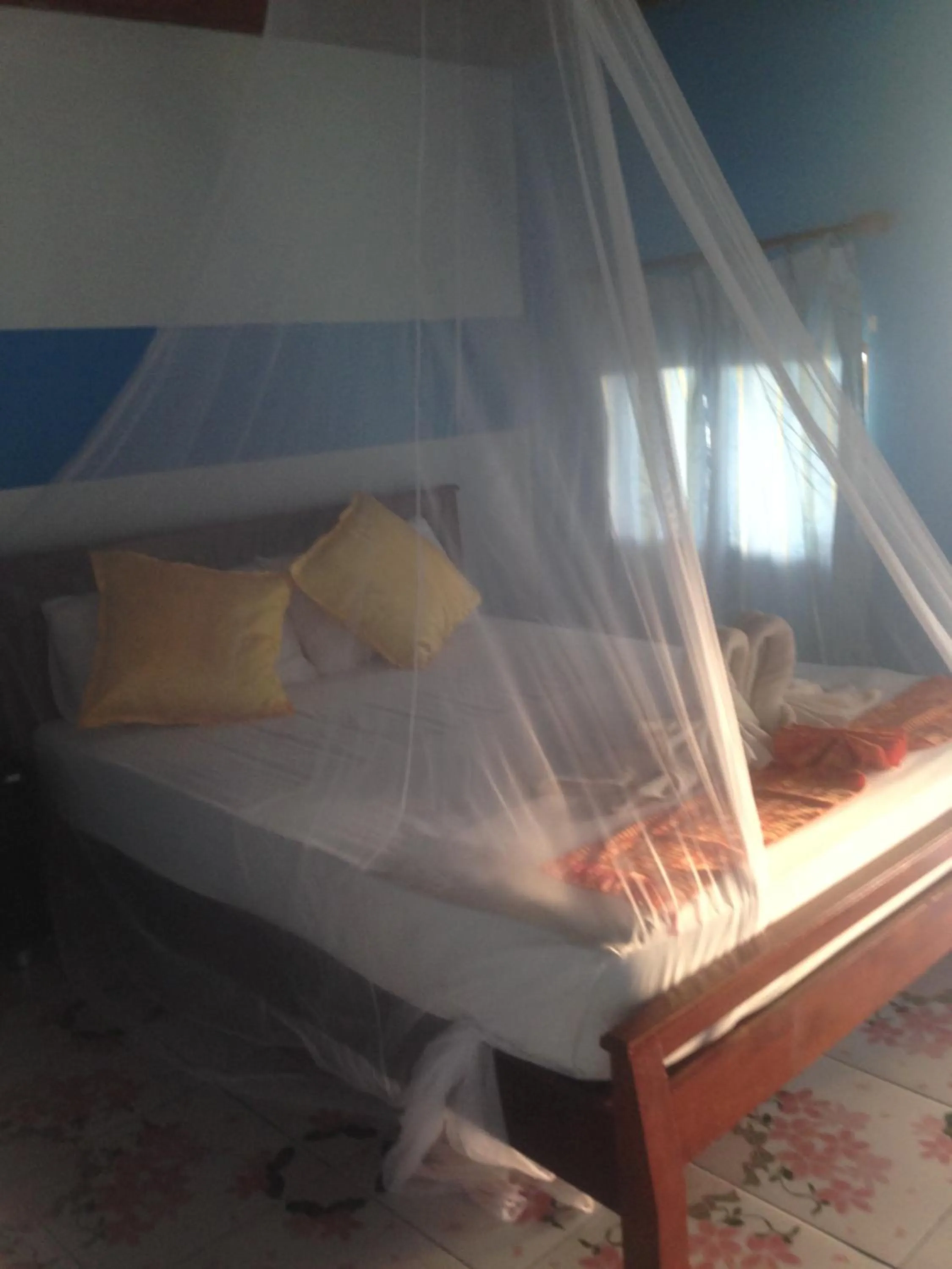 Inner courtyard view, Bed in Klong Jark Bungalows