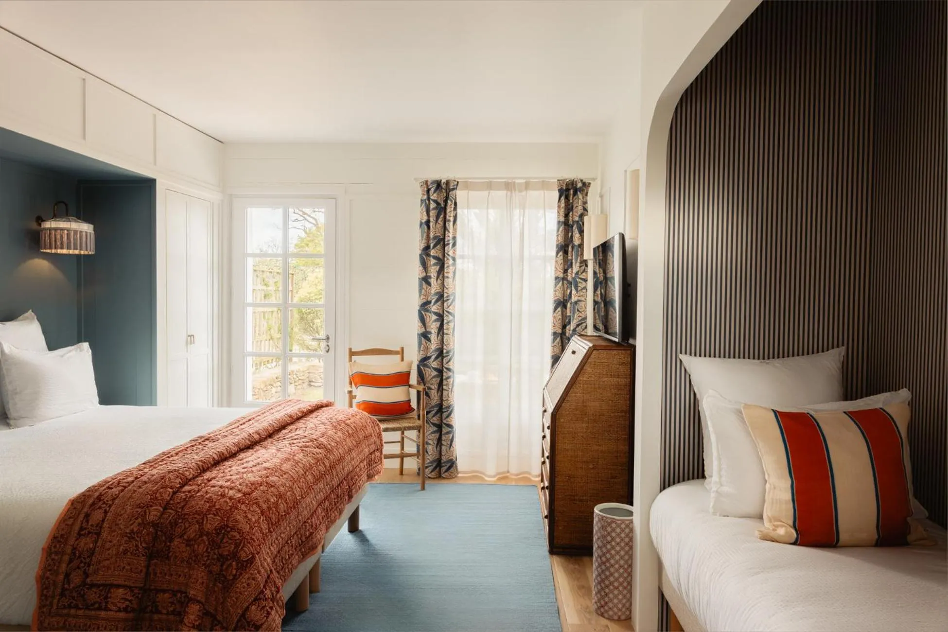 Bedroom, Bed in La Mission Hôtel & SPA - l'île d'Yeu