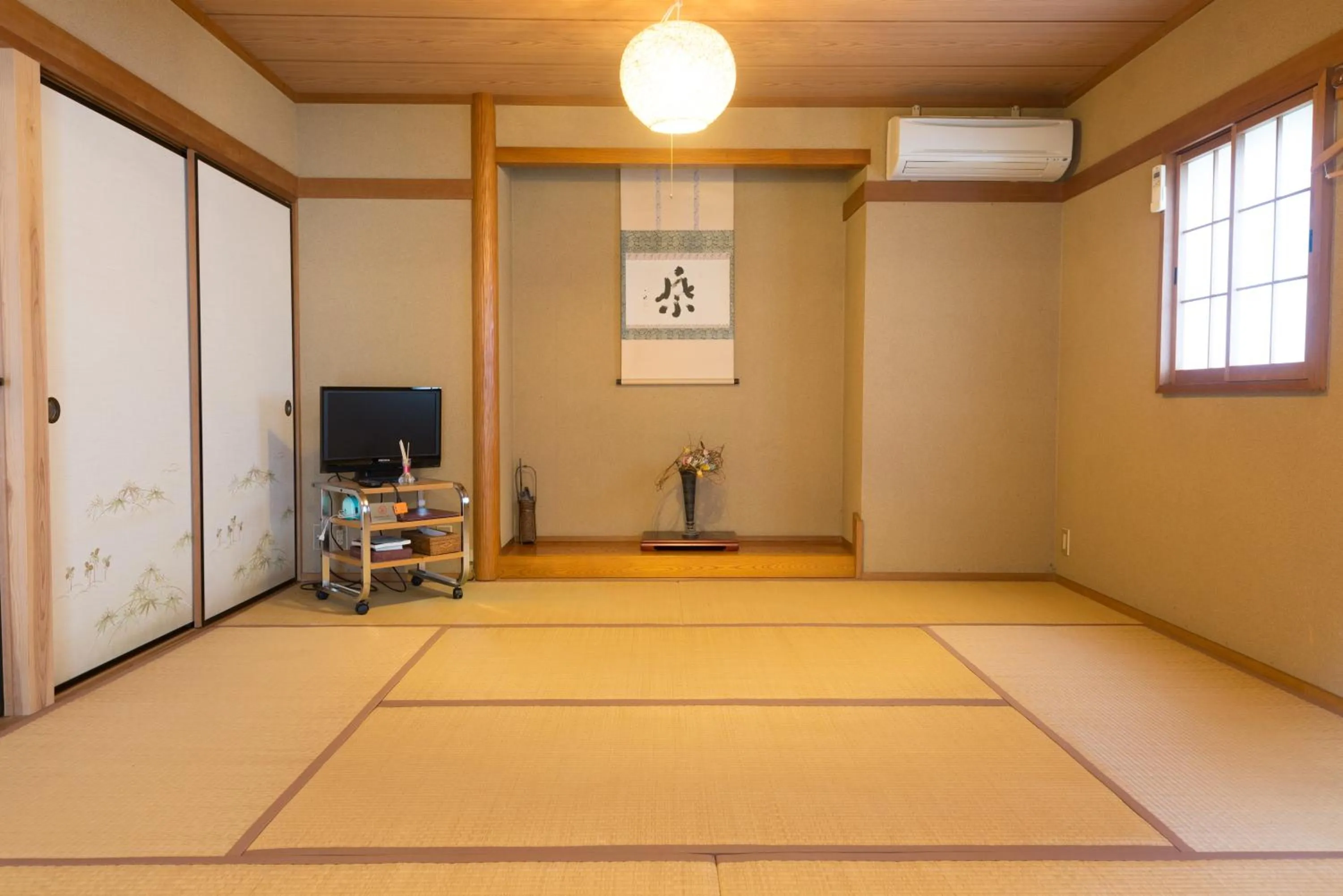 Photo of the whole room in Pension Yufuin