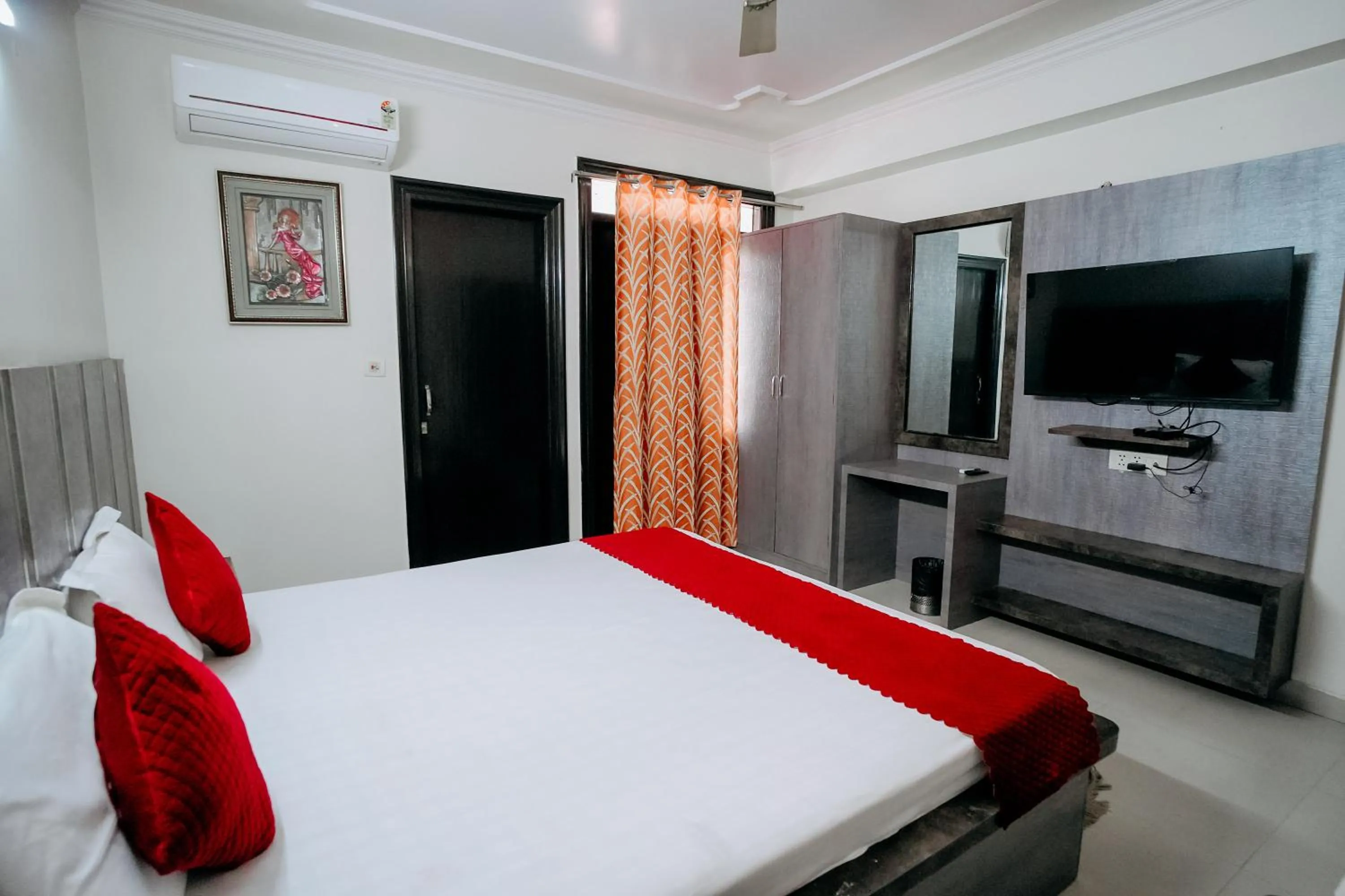 Bedroom, Bed in Hotel Jinendra Inn