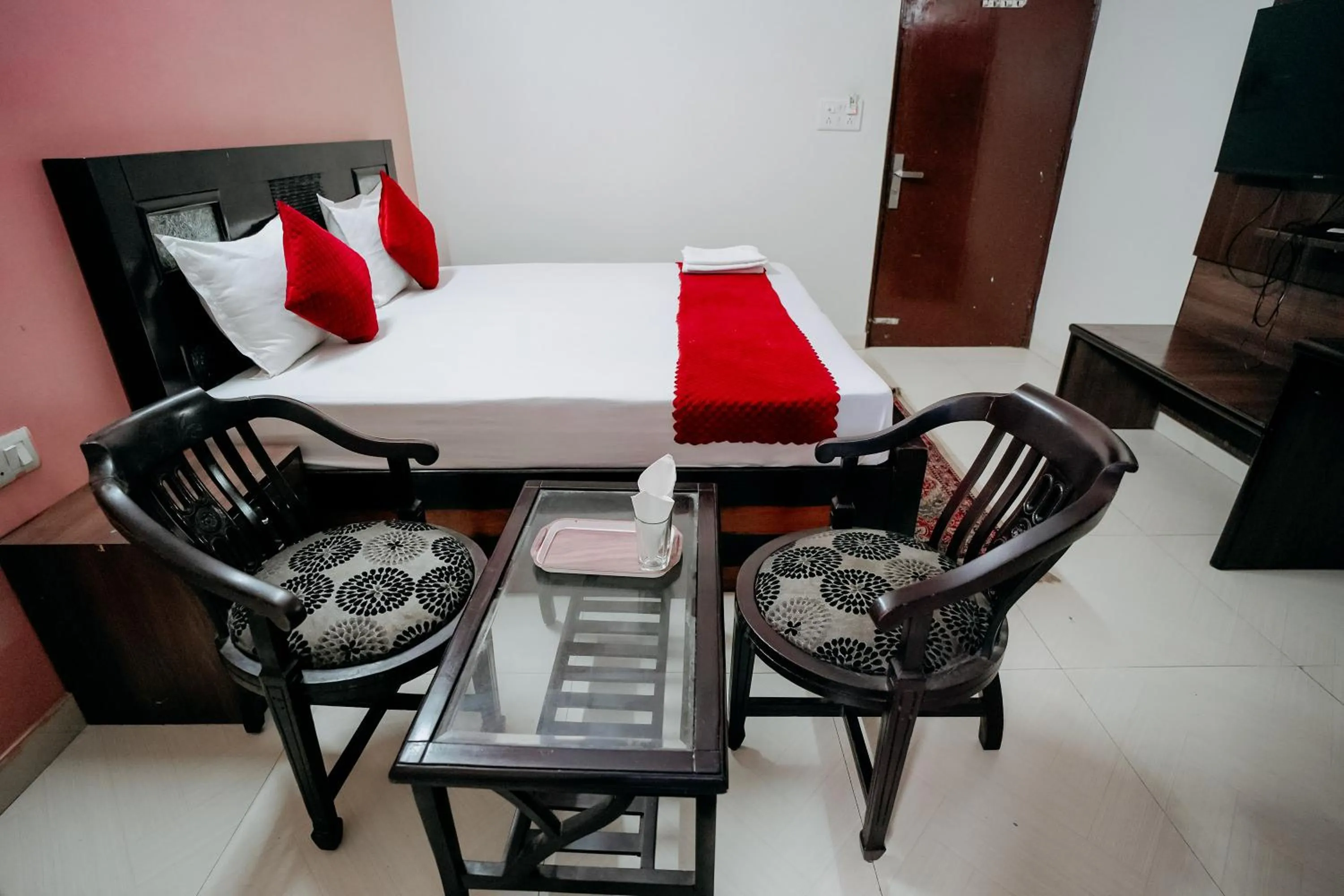 Bedroom, Bed in Hotel Jinendra Inn