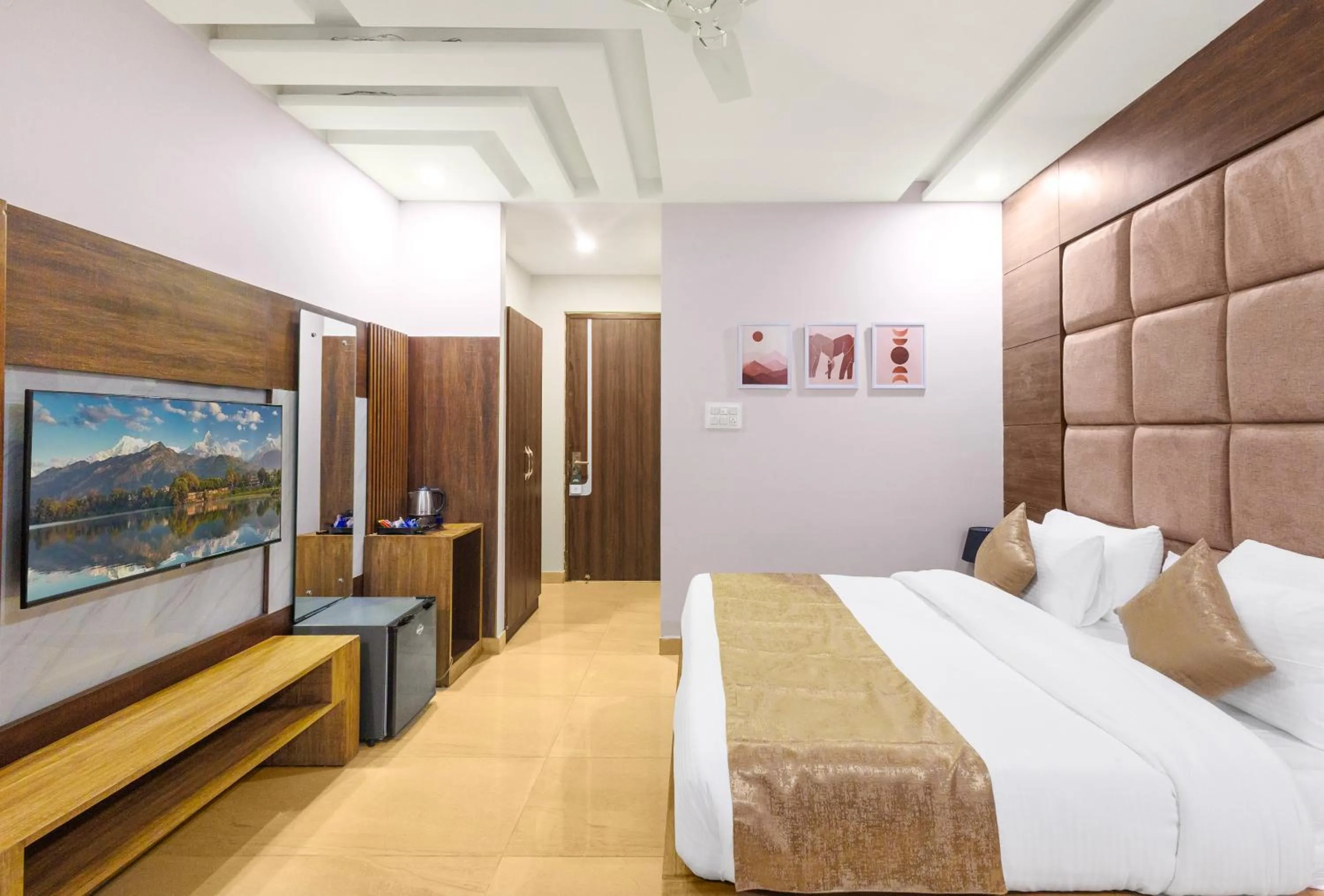 Bed in Stone Wood Hotel, Rishikesh