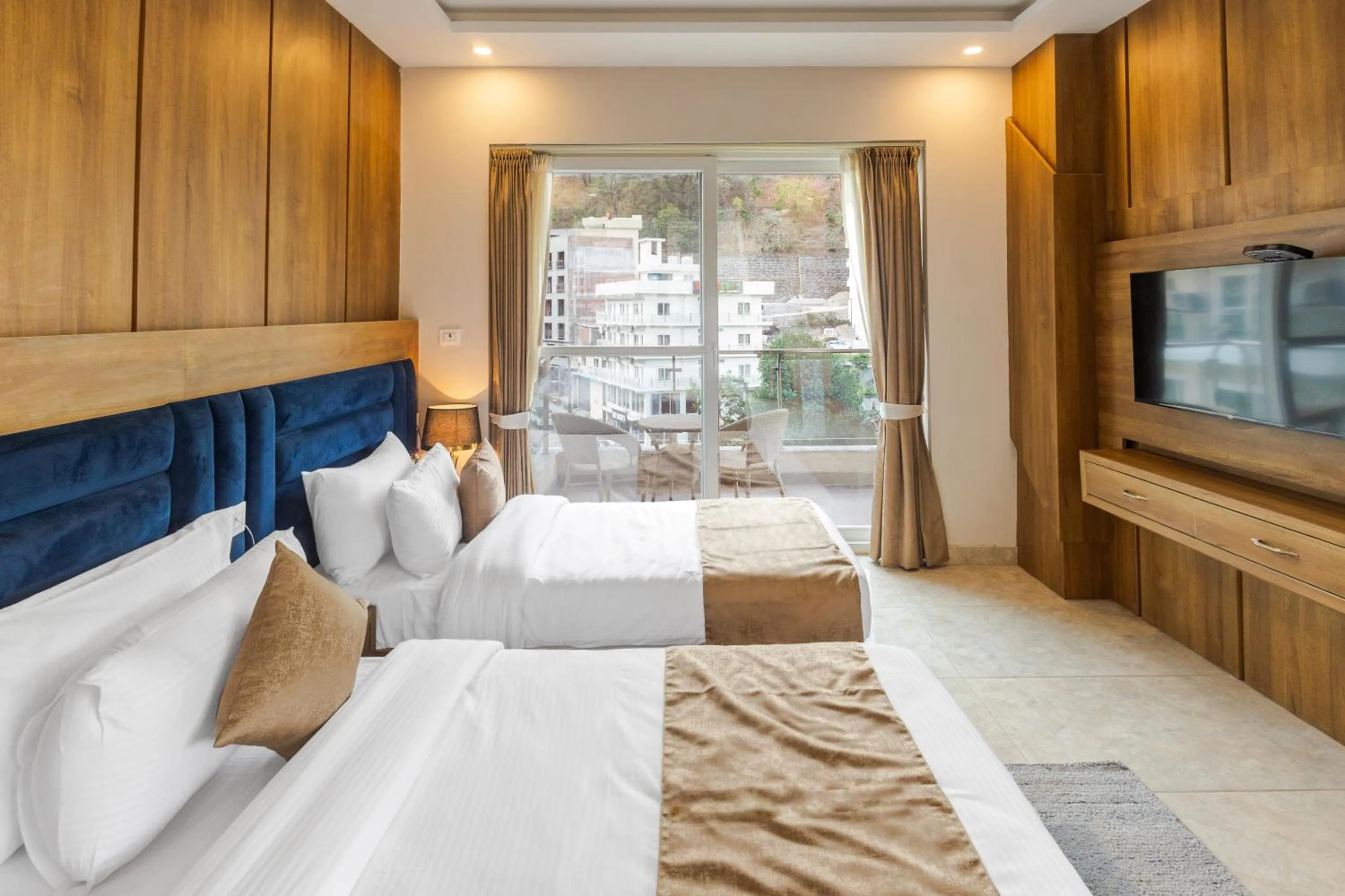 Photo of the whole room in Stone Wood Hotel, Rishikesh