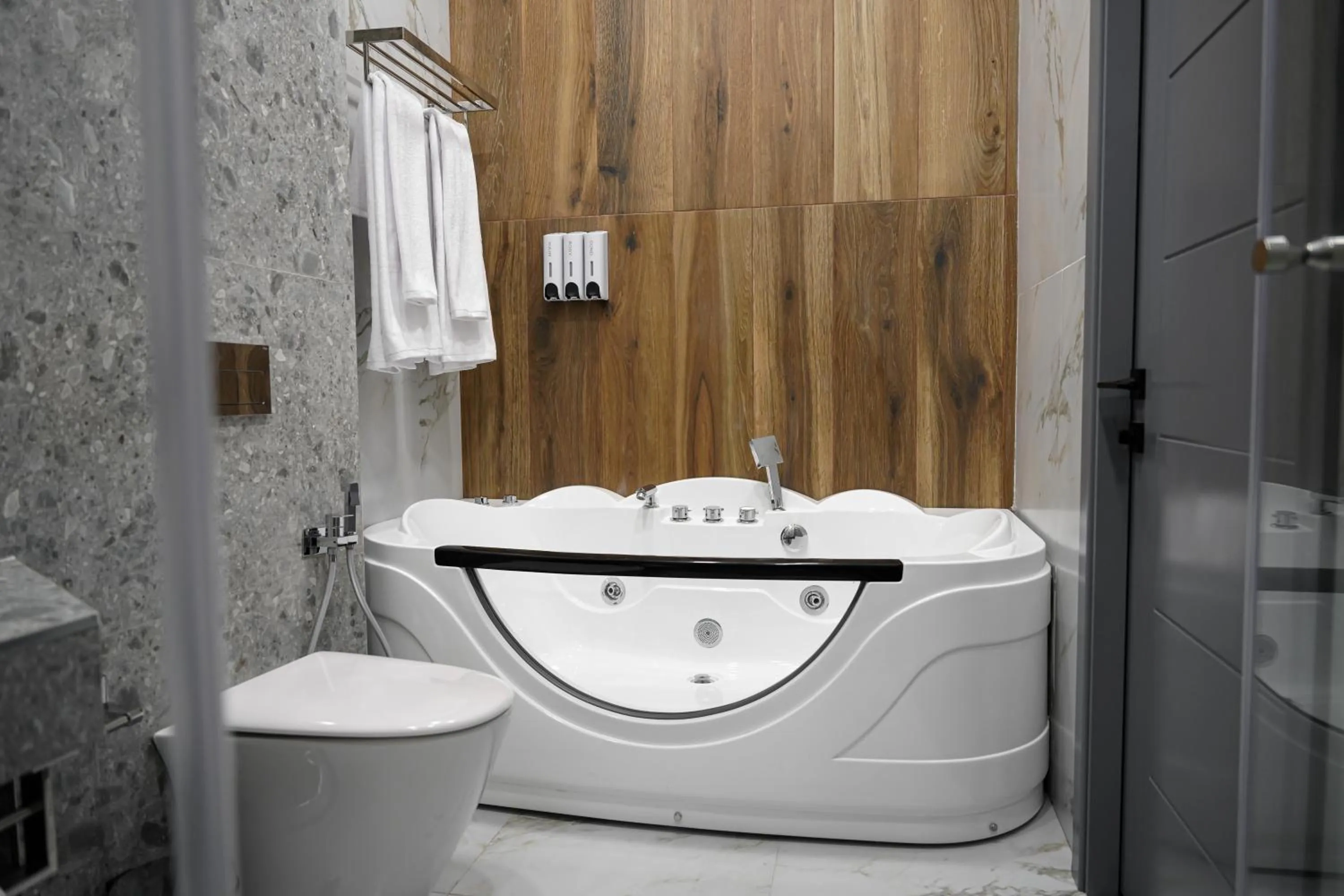 Bath in Dynasty Hotel & SPA