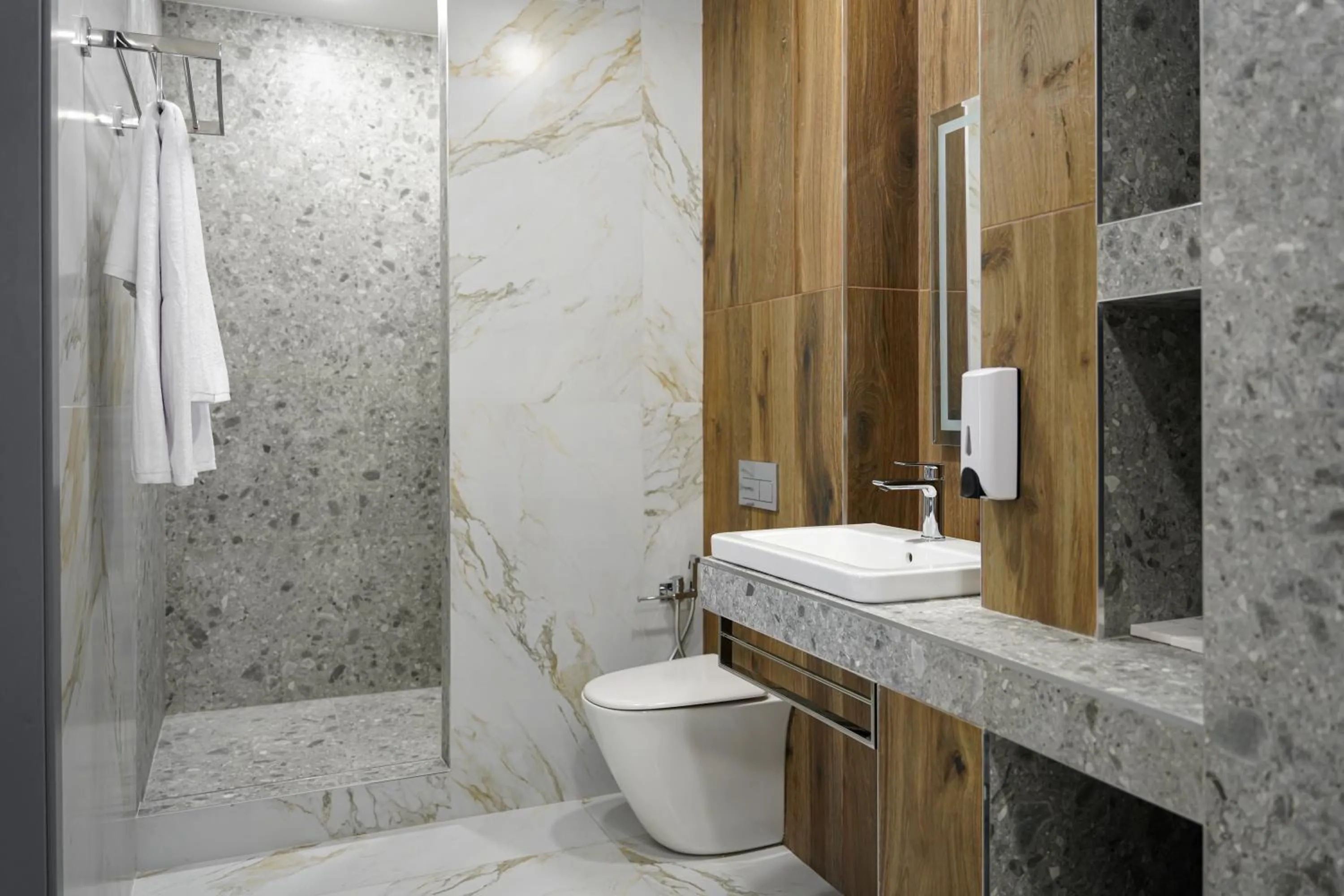 Shower in Dynasty Hotel & SPA