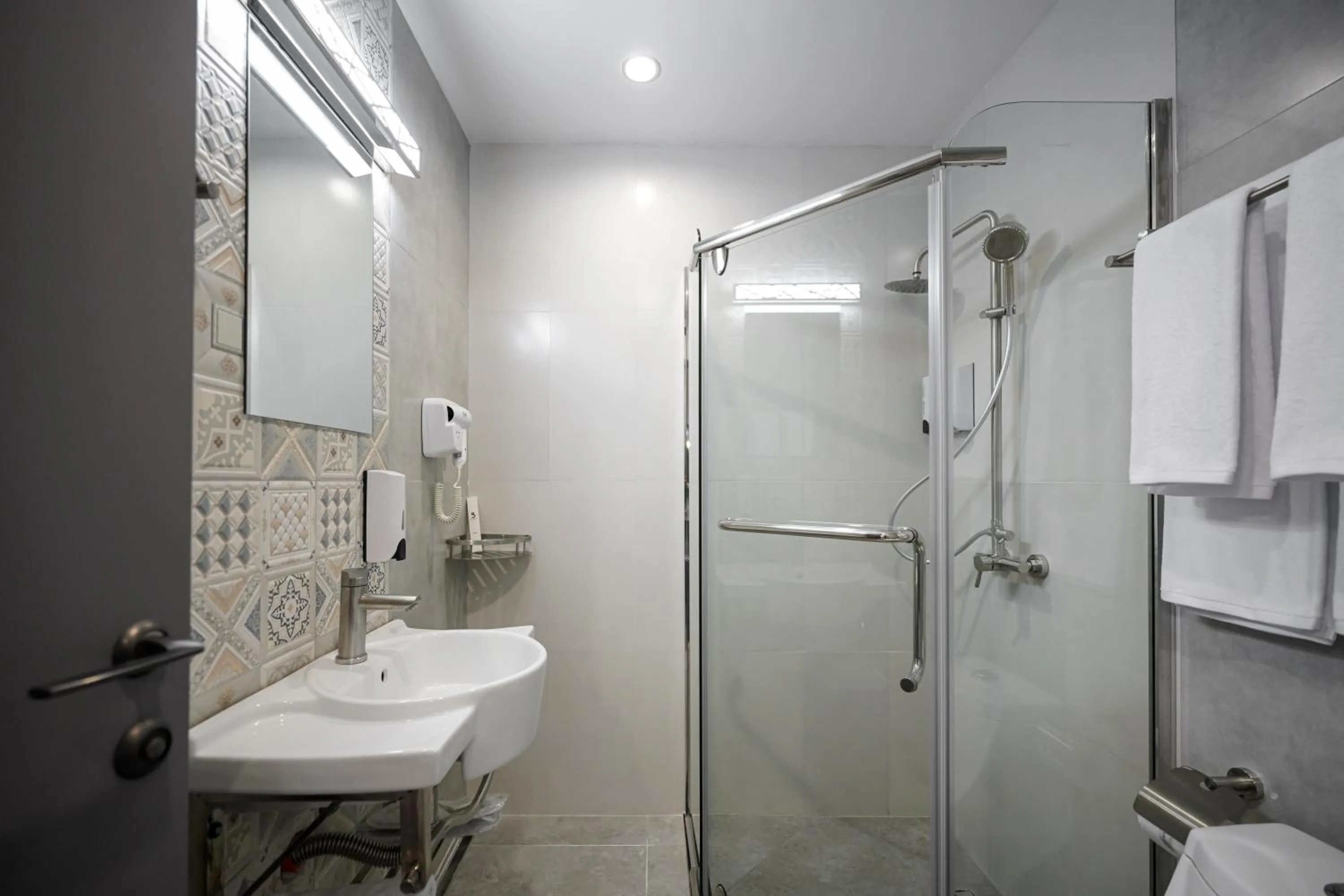 Shower in Dynasty Hotel & SPA