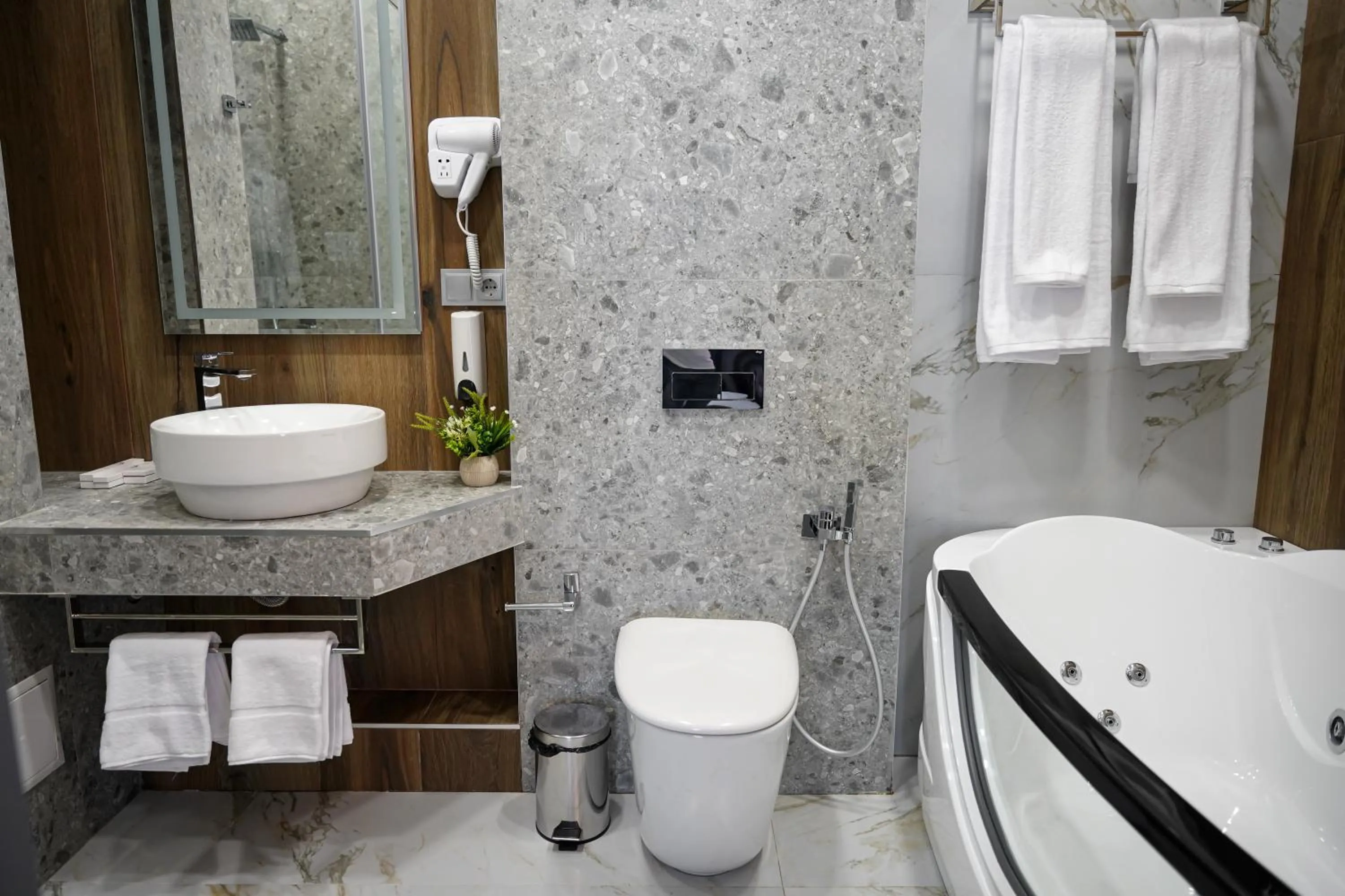 Shower in Dynasty Hotel & SPA