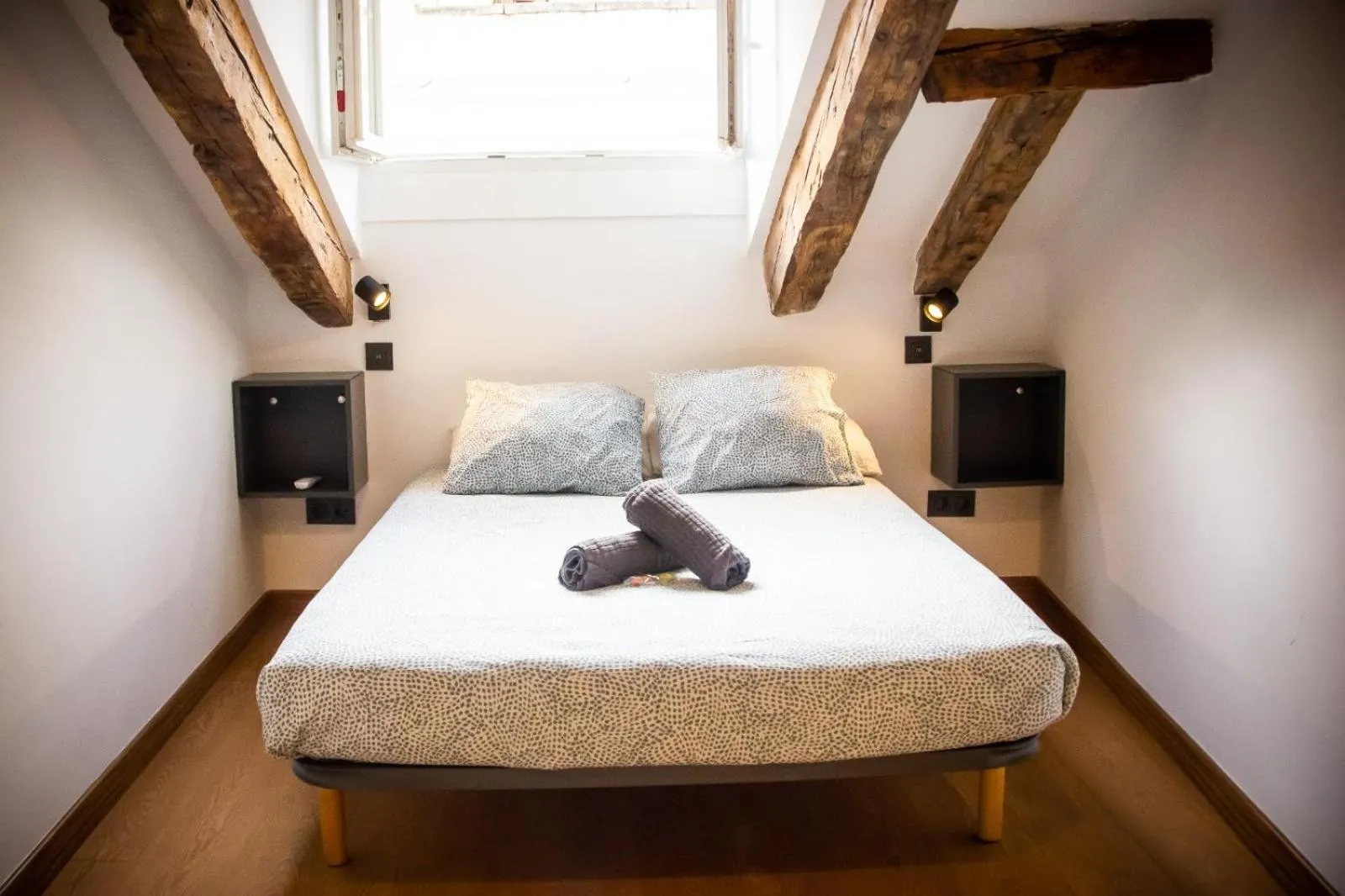 Bedroom, Bed in Onefam Sungate