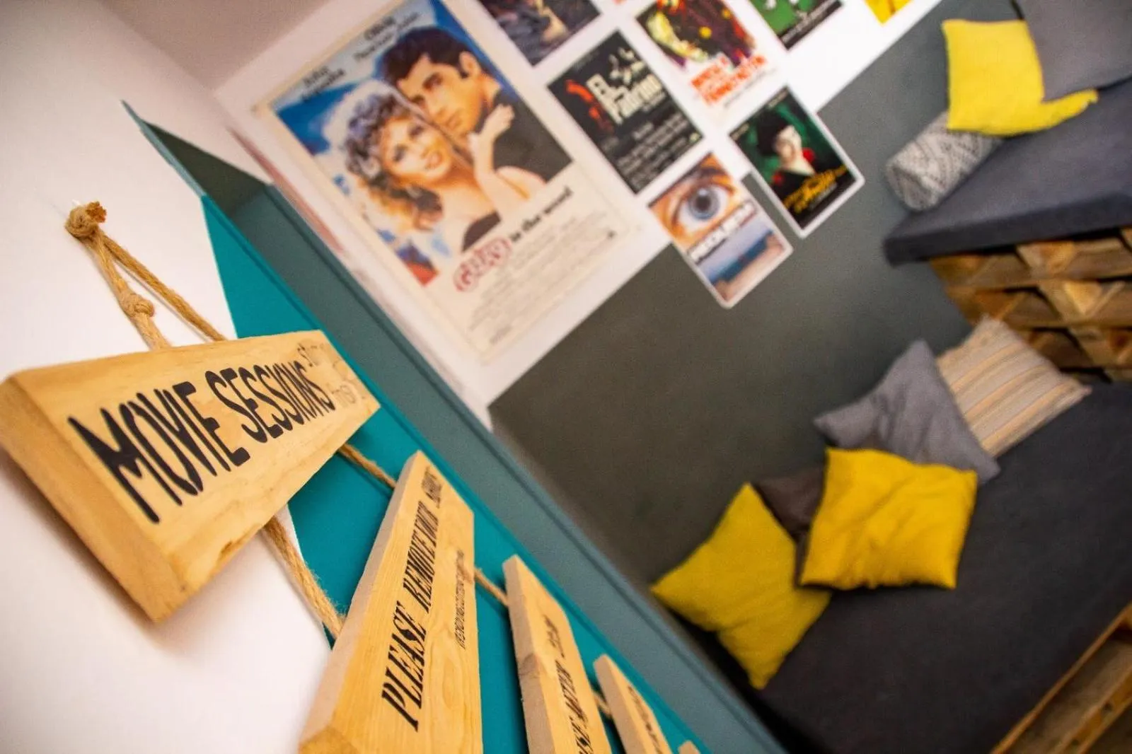 Logo/Certificate/Sign in Onefam Sungate