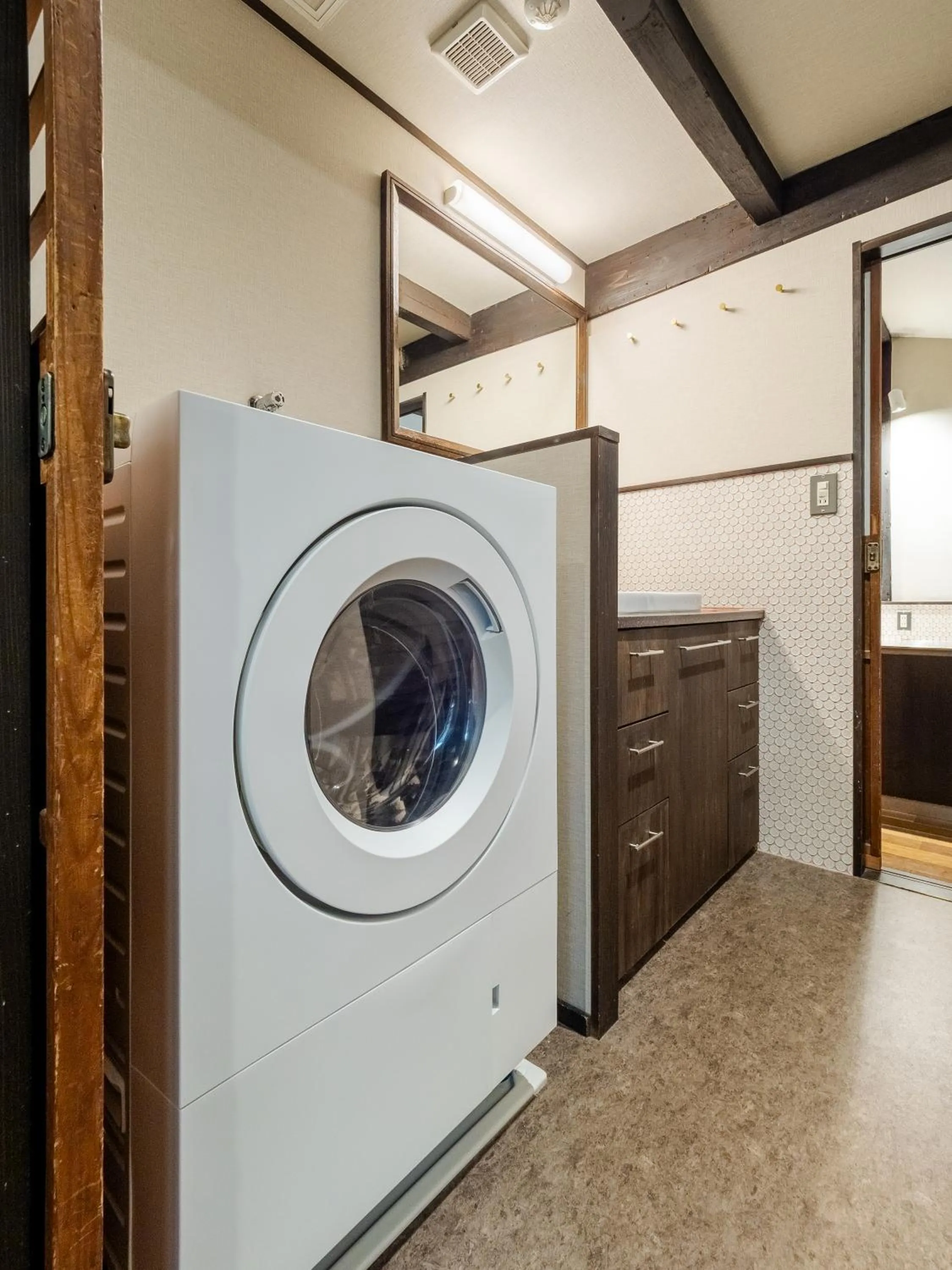 washing machine in Momohana an Machiya House