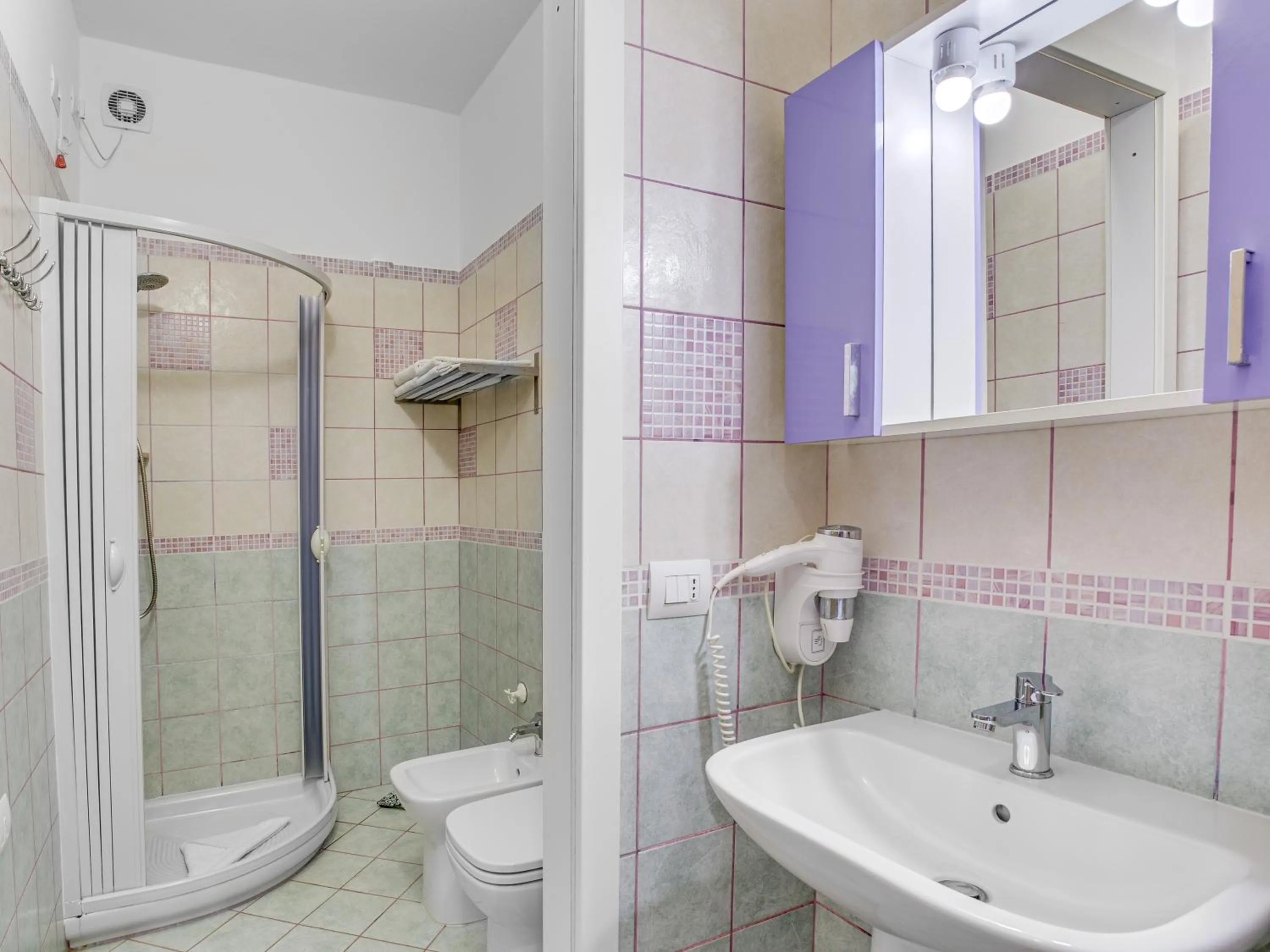 Shower in MEMO'S Affittacamere