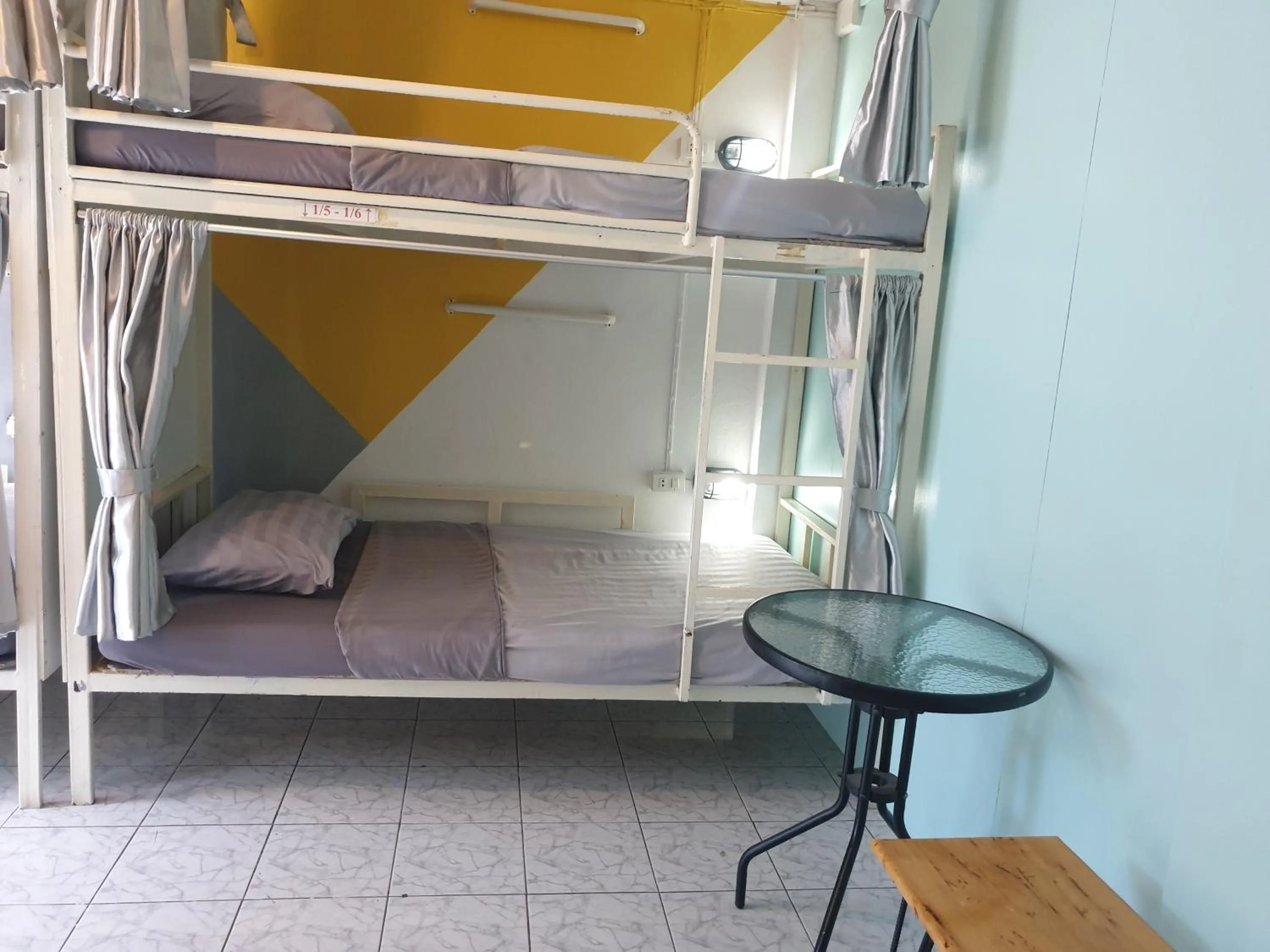 Bed in i-smile & U2 Hostel