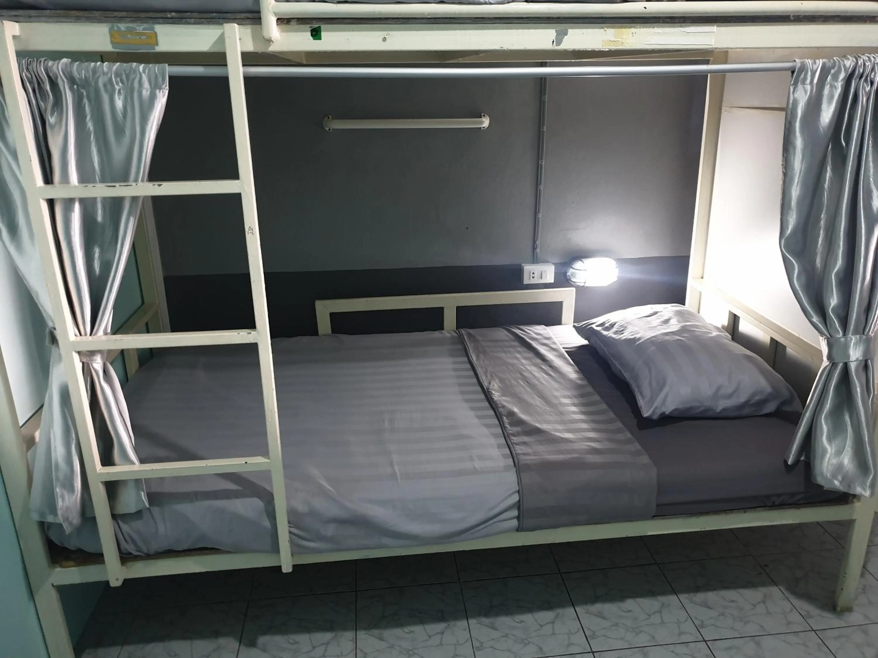 Bed in i-smile & U2 Hostel