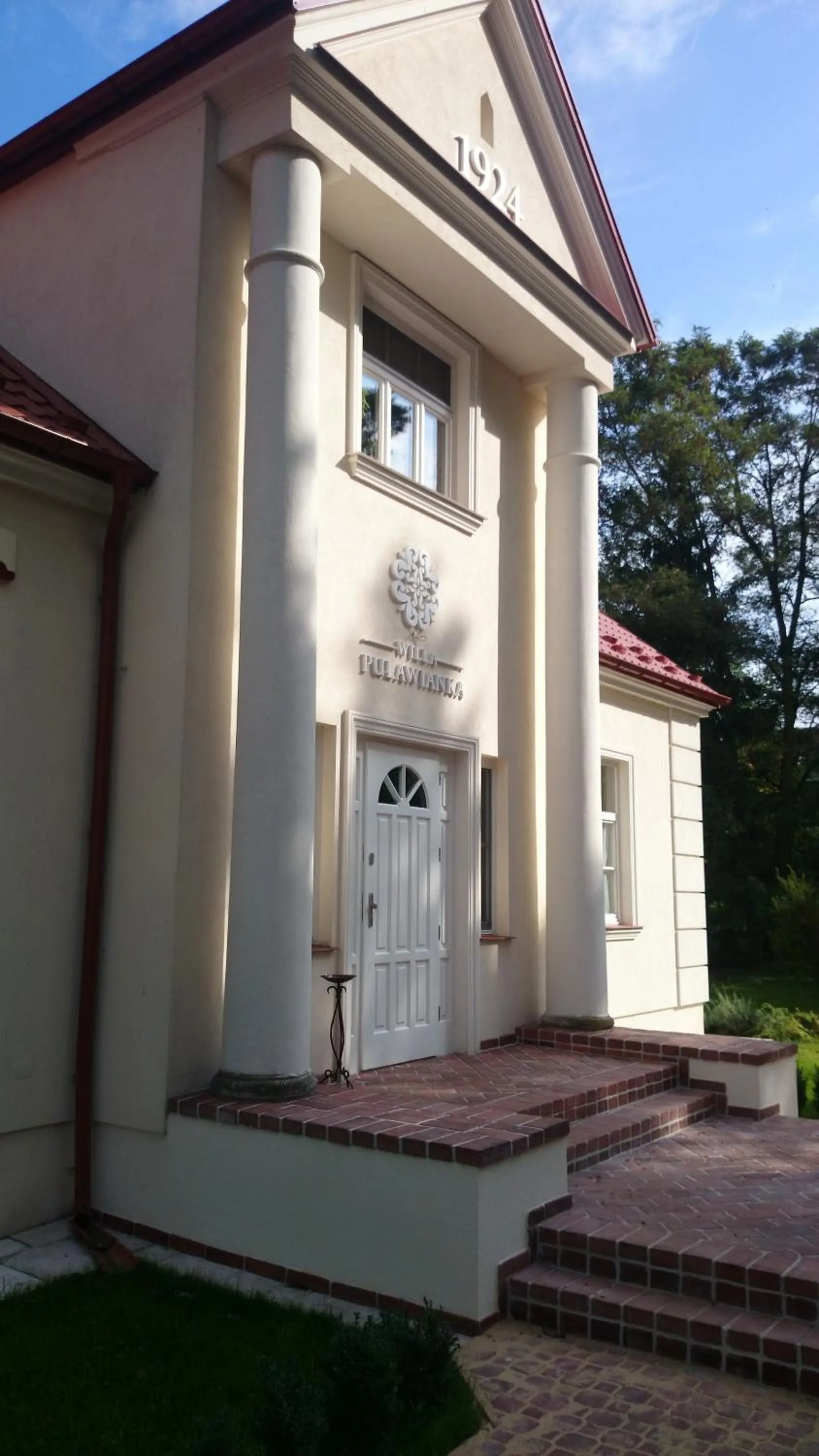Facade/entrance in Willa Puławianka