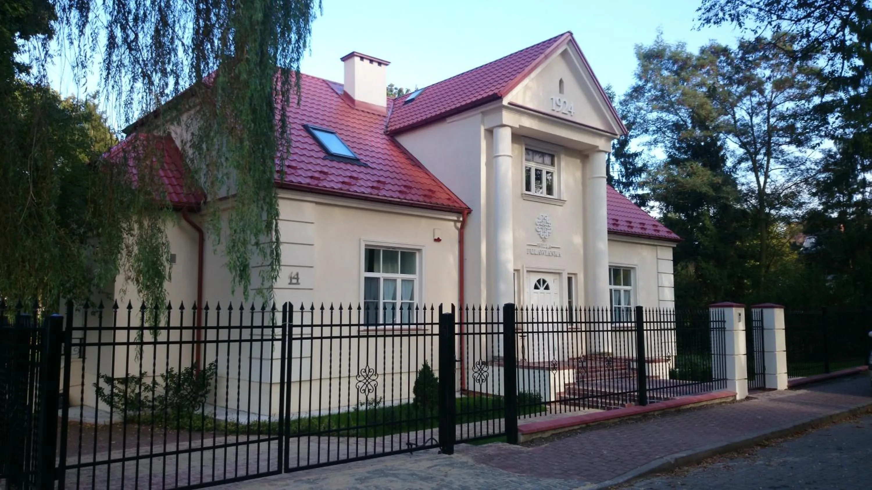 Facade/entrance in Willa Puławianka