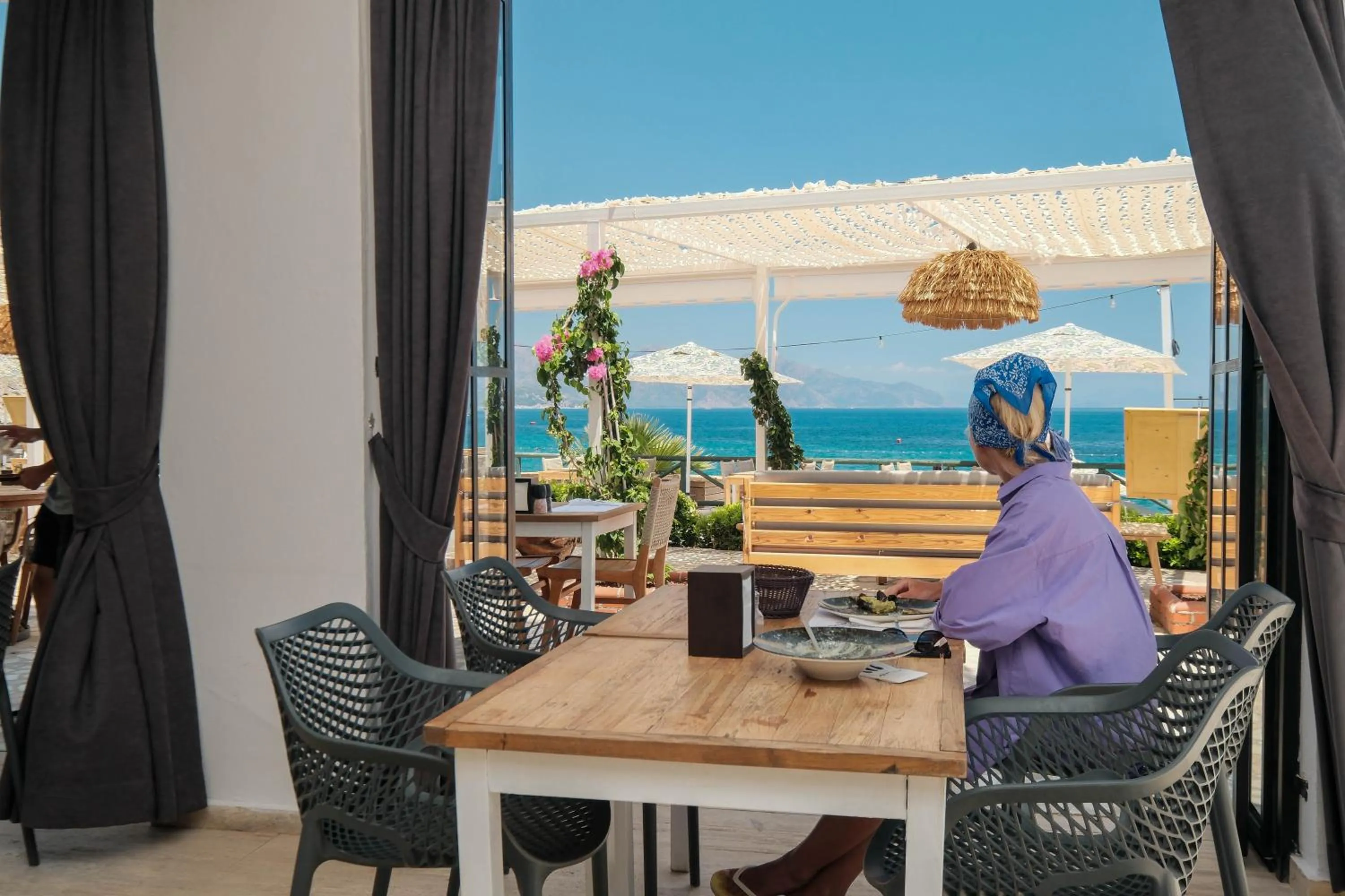 Restaurant/places to eat in The Diplomat Hotel