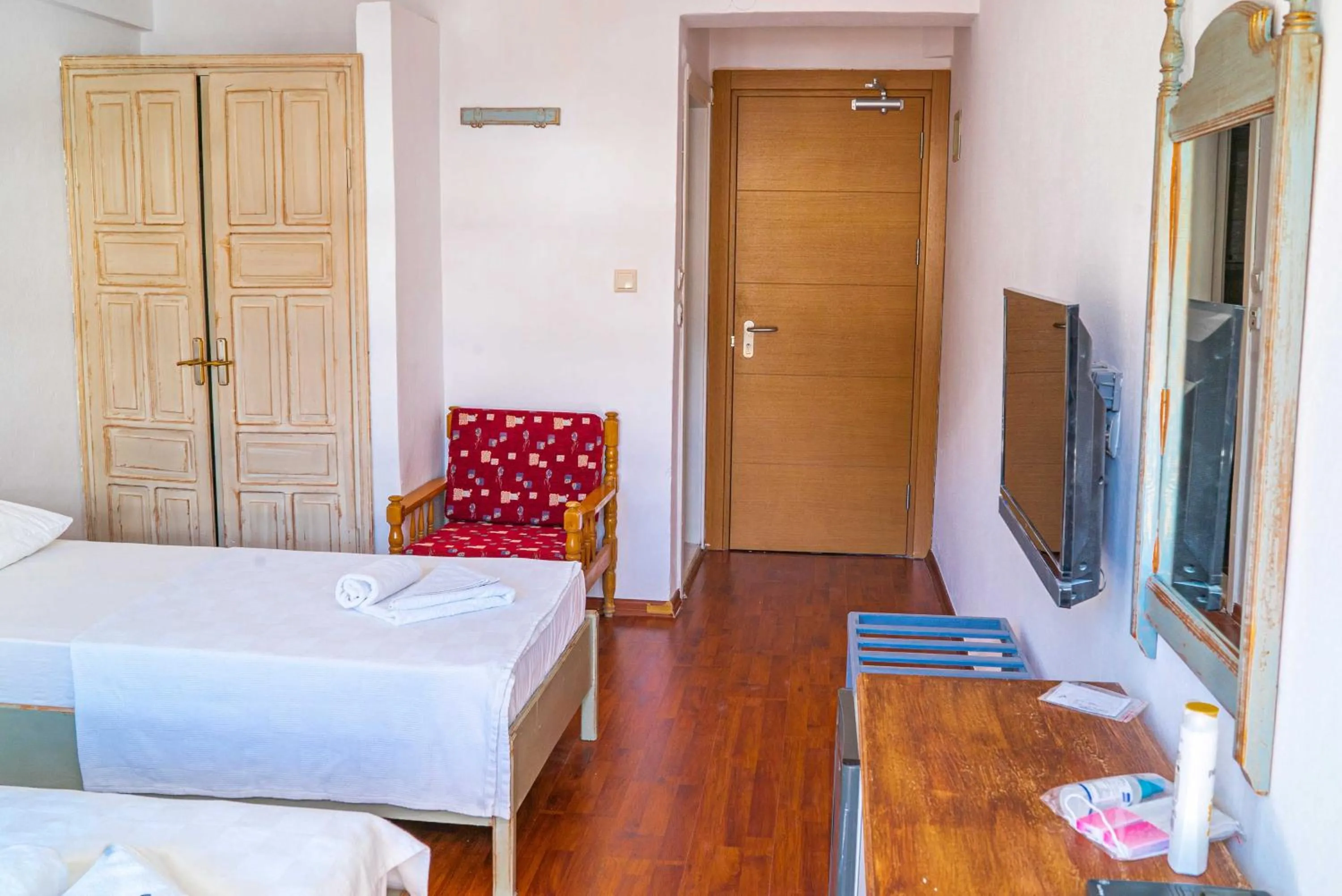 Photo of the whole room, Bed in The Diplomat Hotel