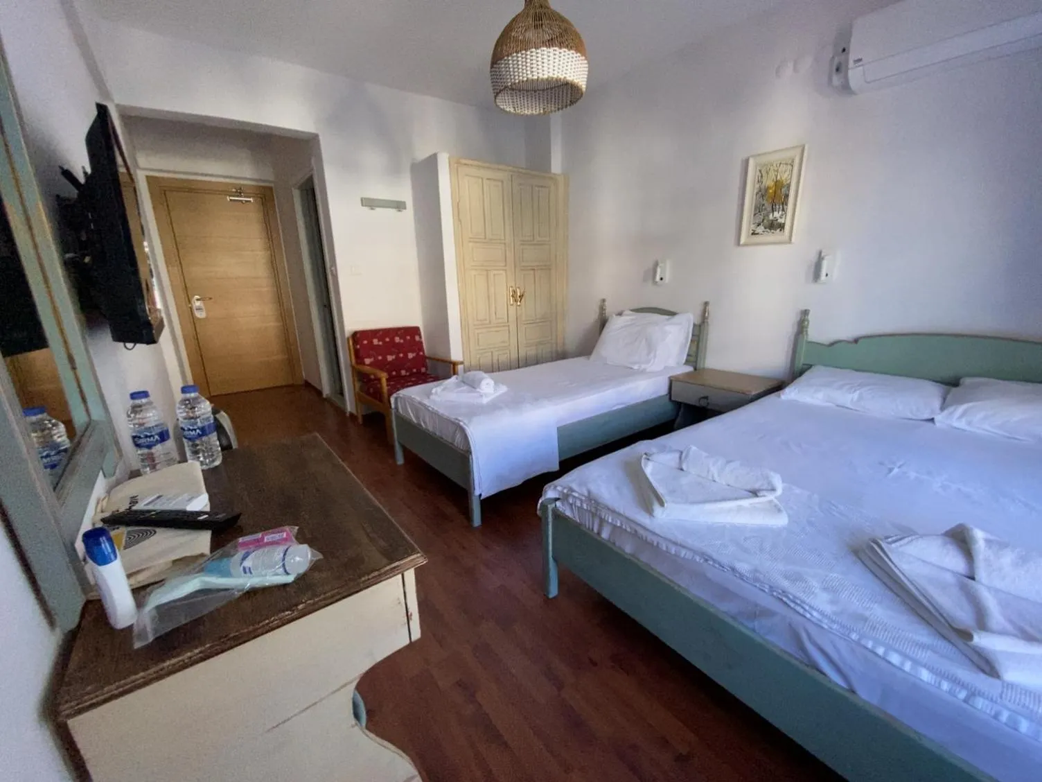 Photo of the whole room, Bed in The Diplomat Hotel