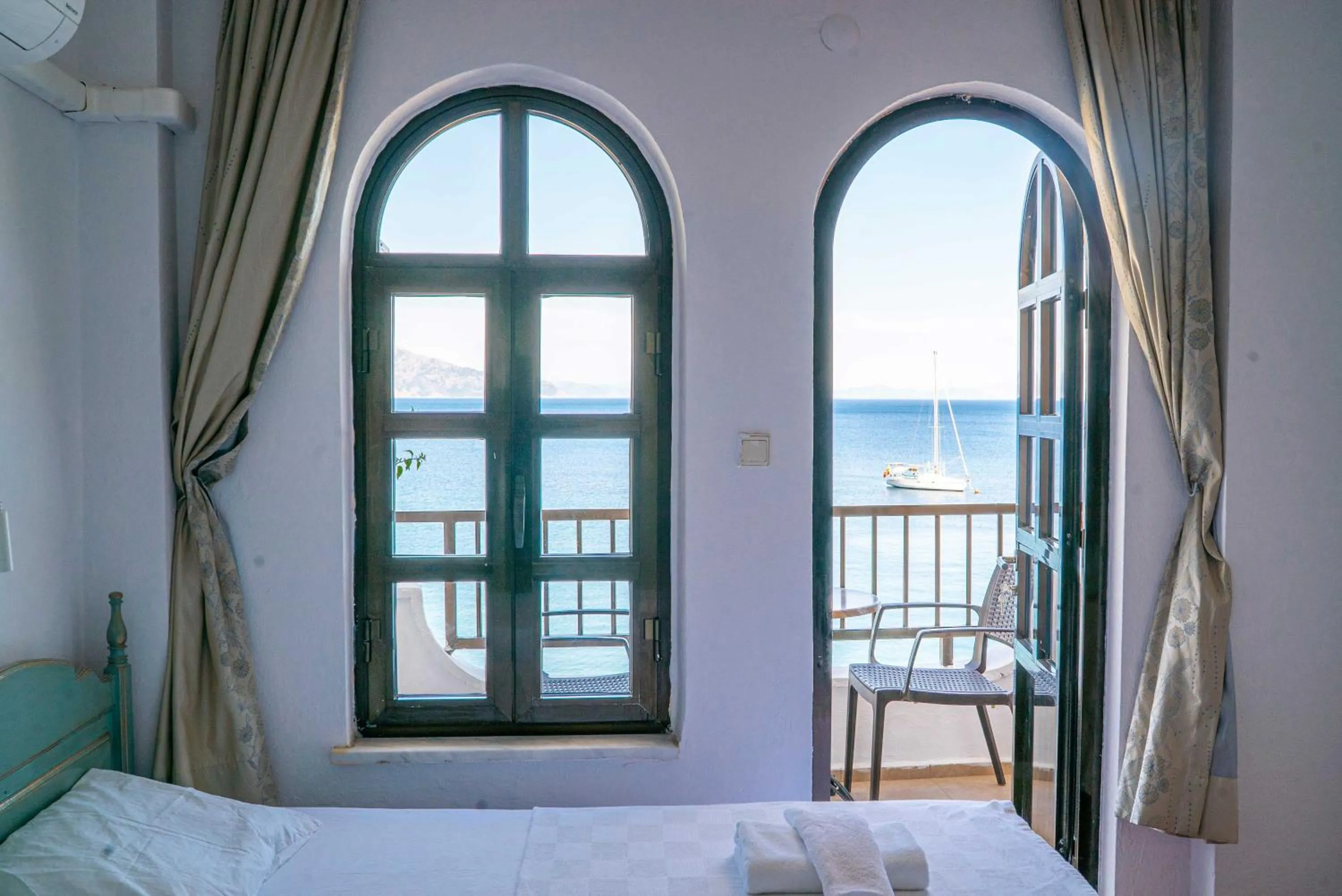 Bed in The Diplomat Hotel