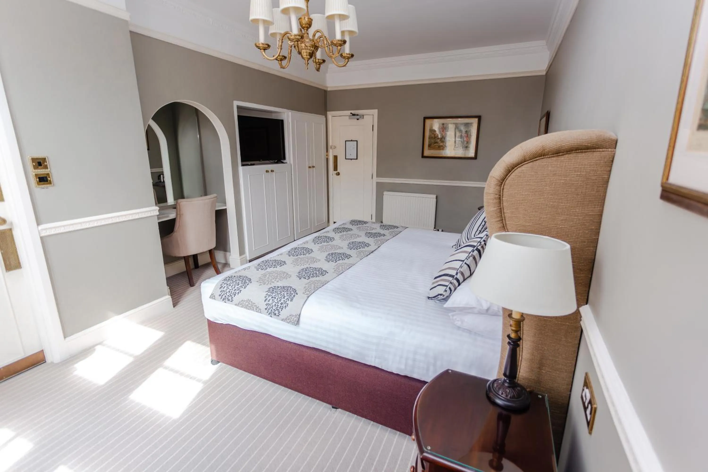 Bed in The Snooty Fox