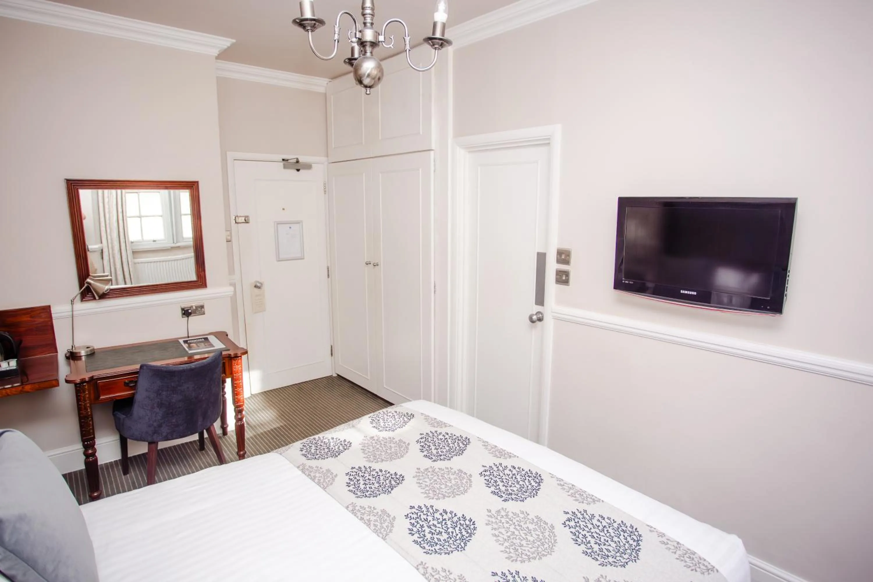 Bed in The Snooty Fox