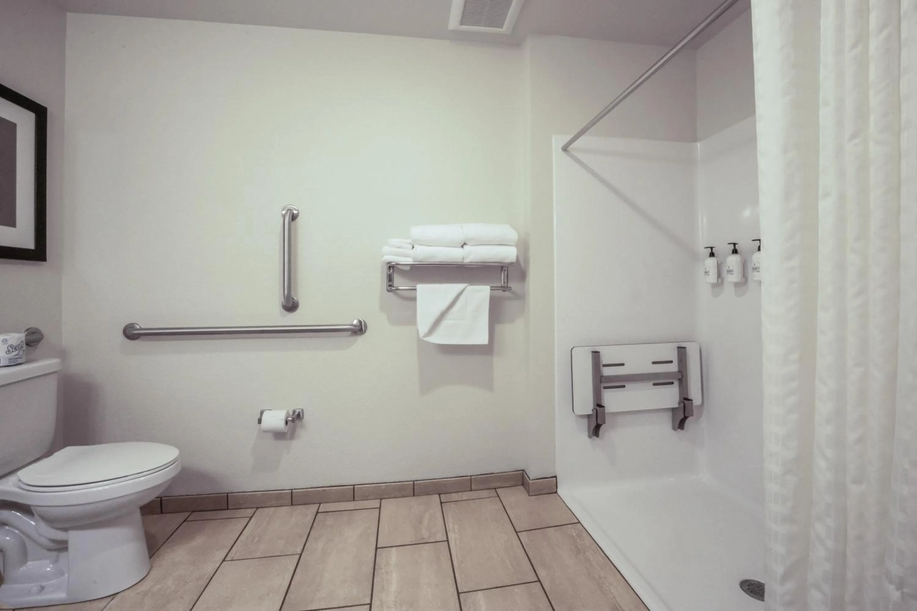 Bathroom in Cobblestone Inn & Suites - Boise City