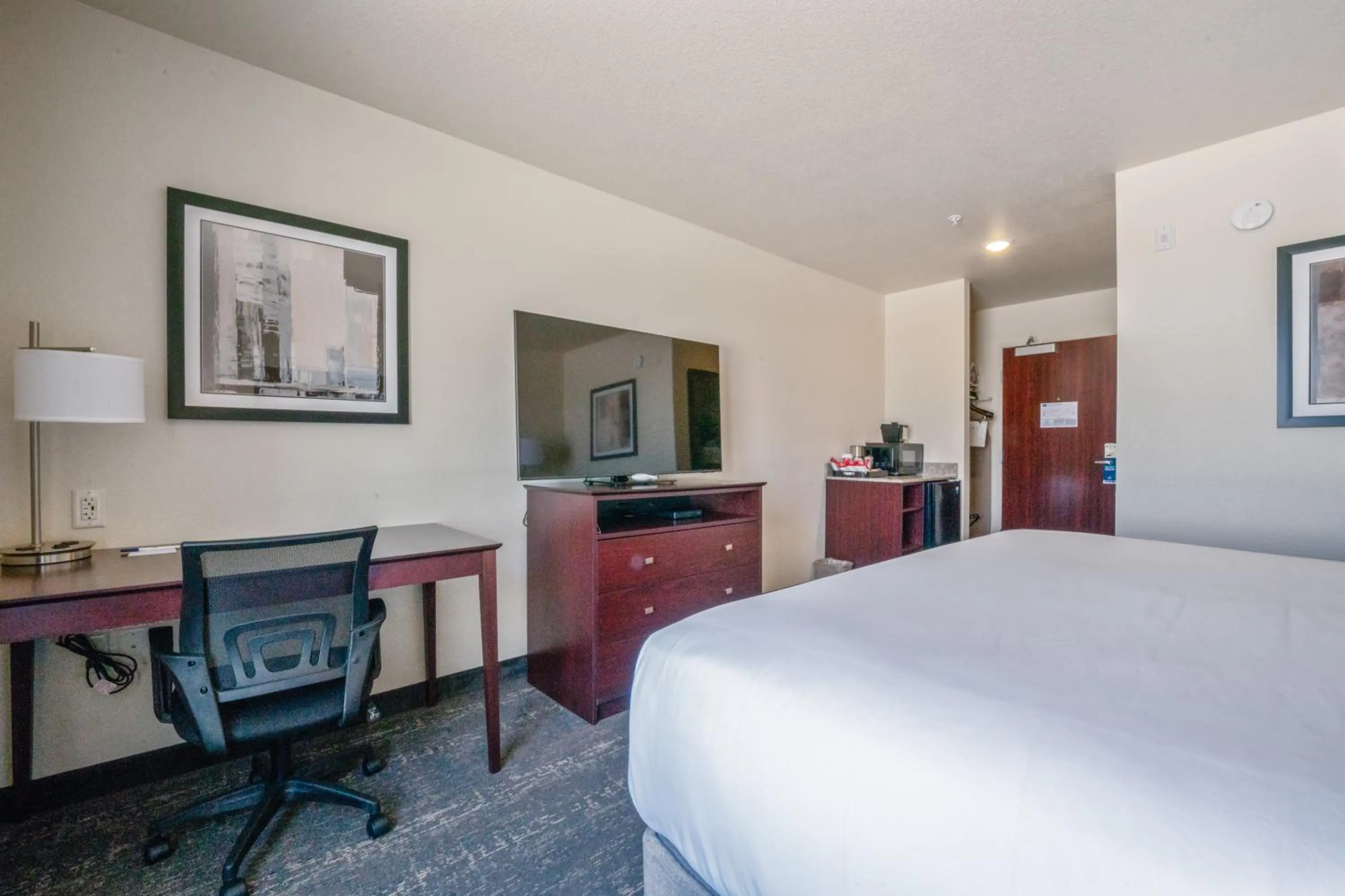 Bedroom, Bed in Cobblestone Inn & Suites - Boise City