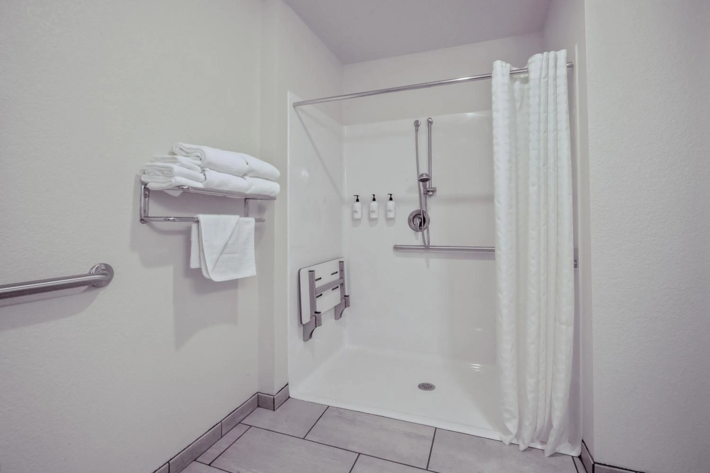 Bathroom in Cobblestone Inn & Suites - Boise City