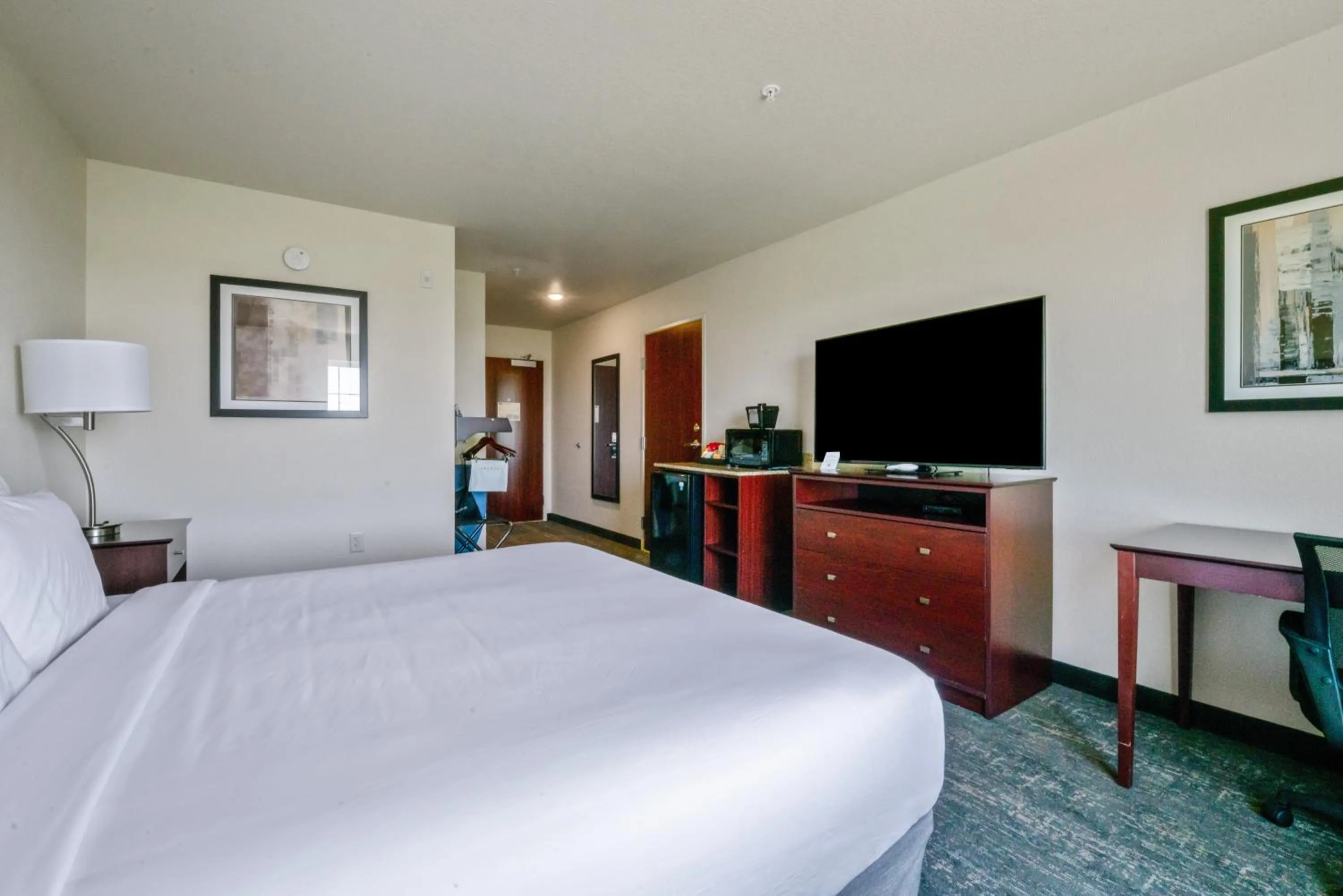 Bedroom, Bed in Cobblestone Inn & Suites - Boise City