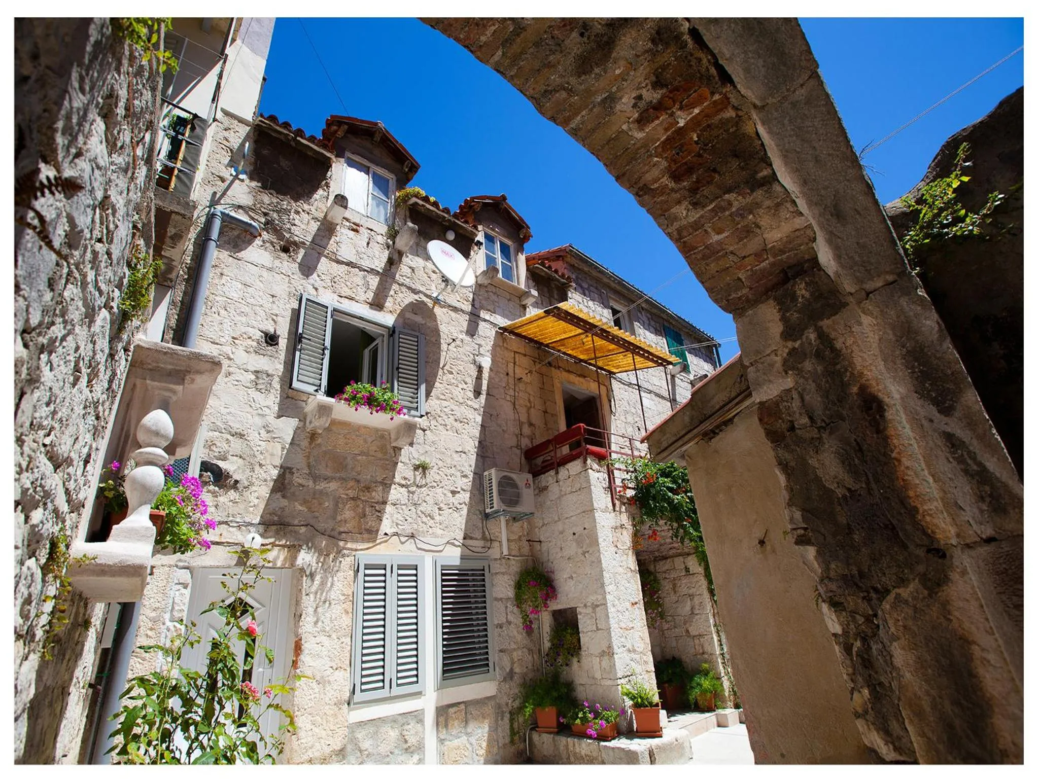 Property building in "Skalinada" Apartments in the Heart of Split