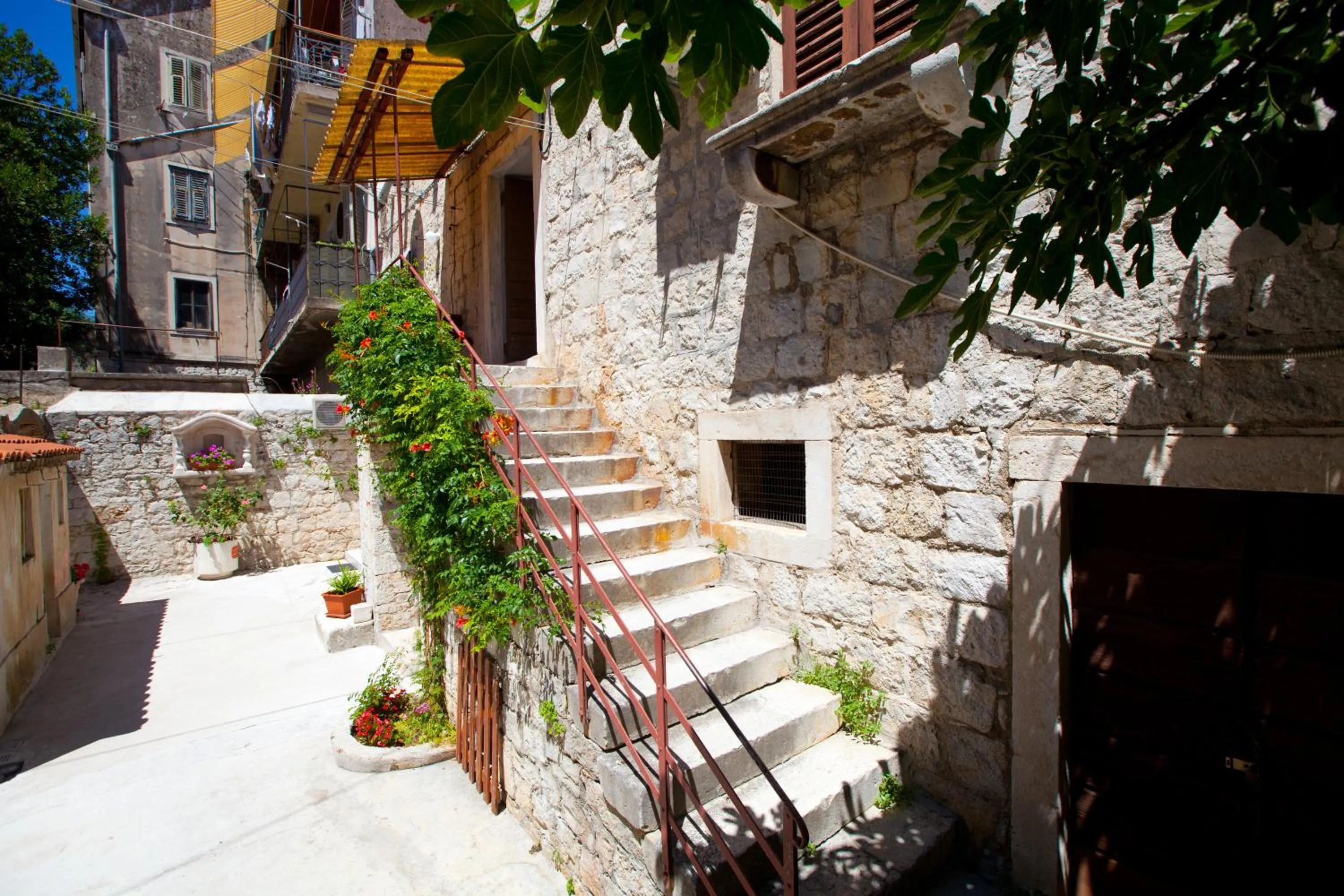 Facade/entrance in "Skalinada" Apartments in the Heart of Split