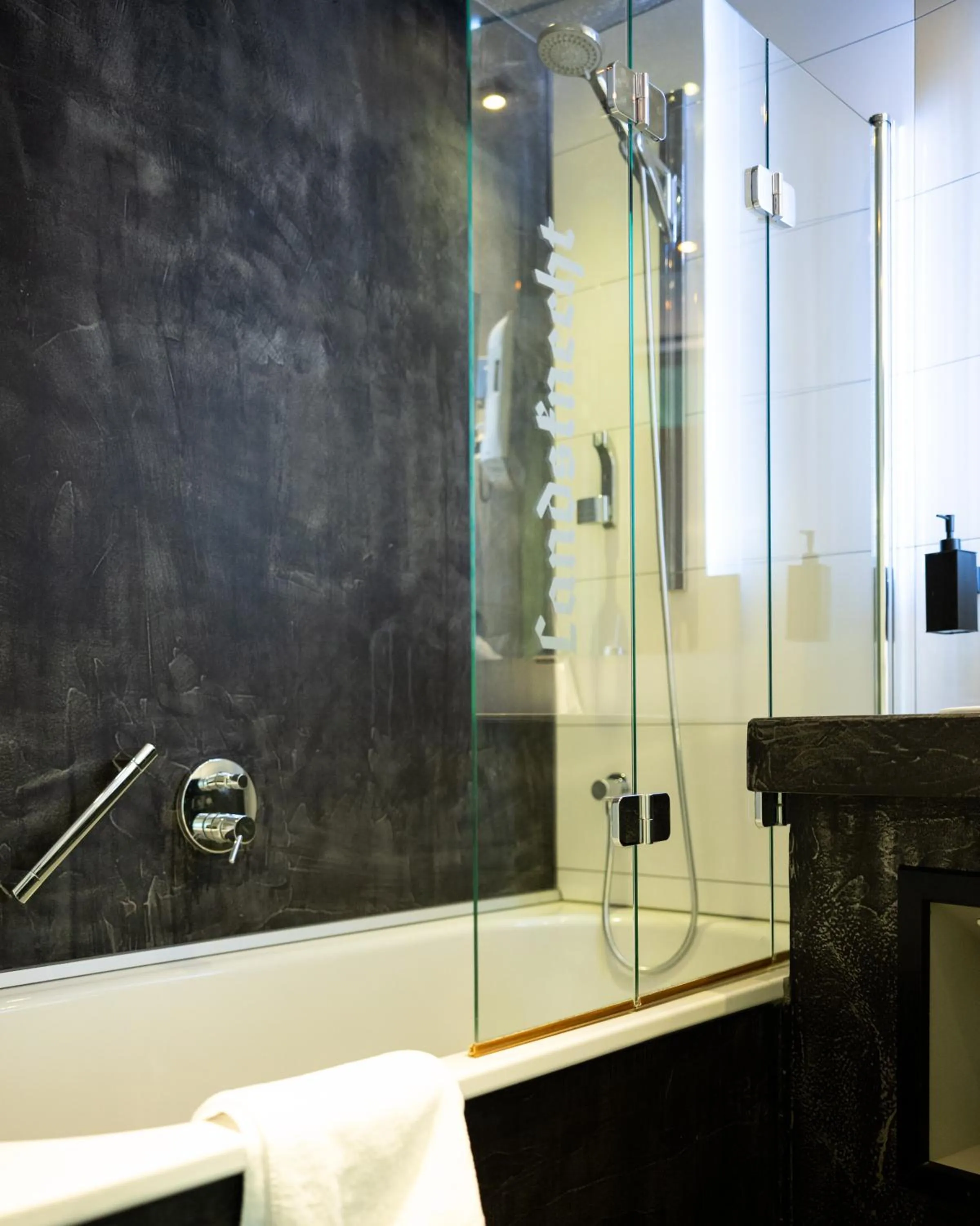 Bathroom in Wirtshaus & Hotel Landsknecht