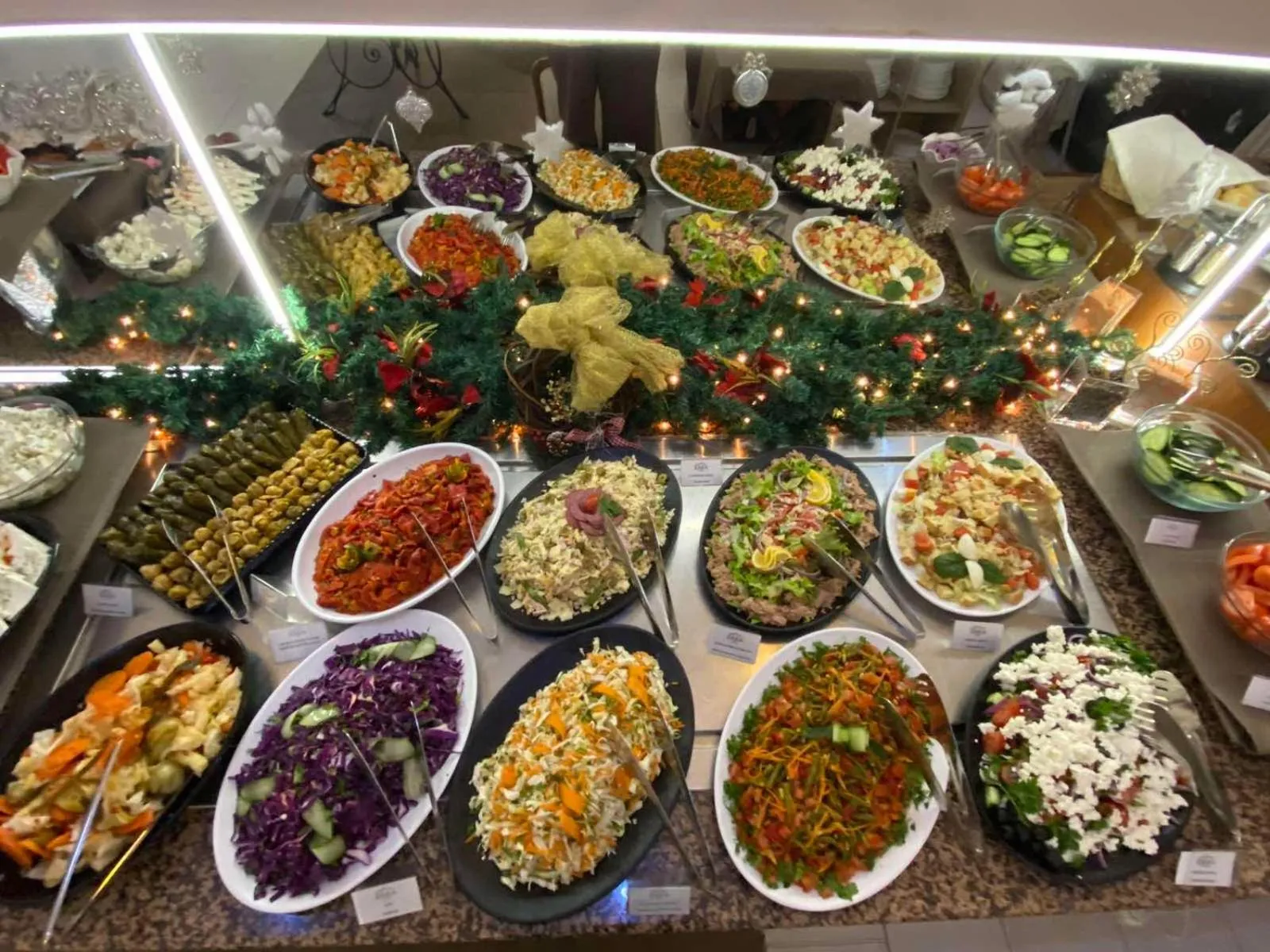 Restaurant/places to eat in Hotel Zara