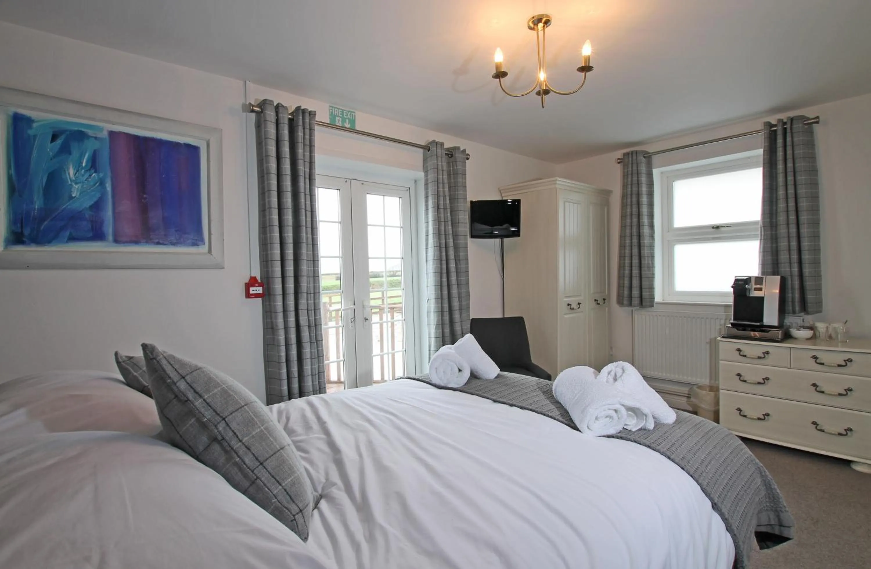 Bedroom, Bed in Halfway House Inn