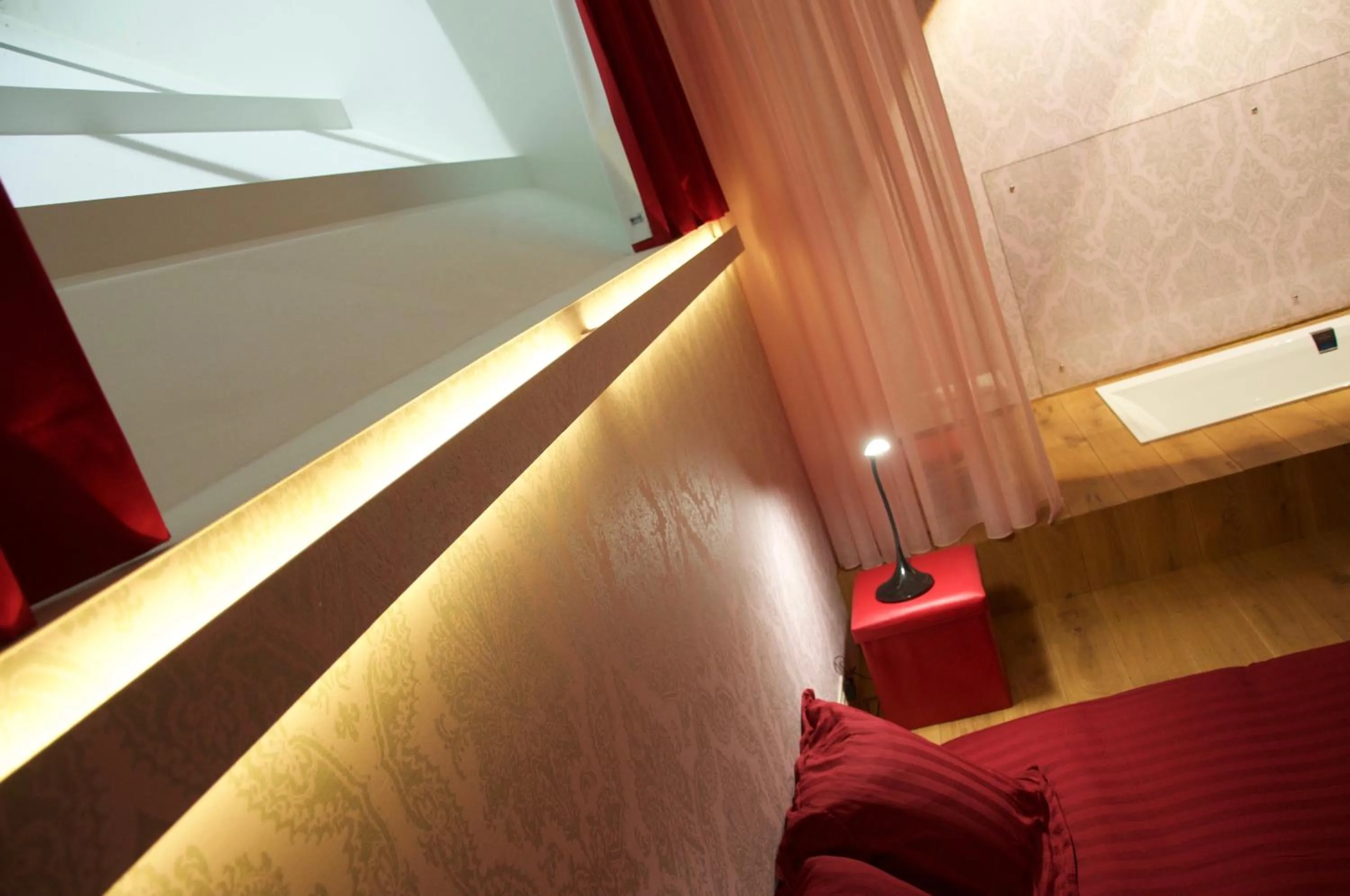 Bedroom, Bed in Schopenhauer