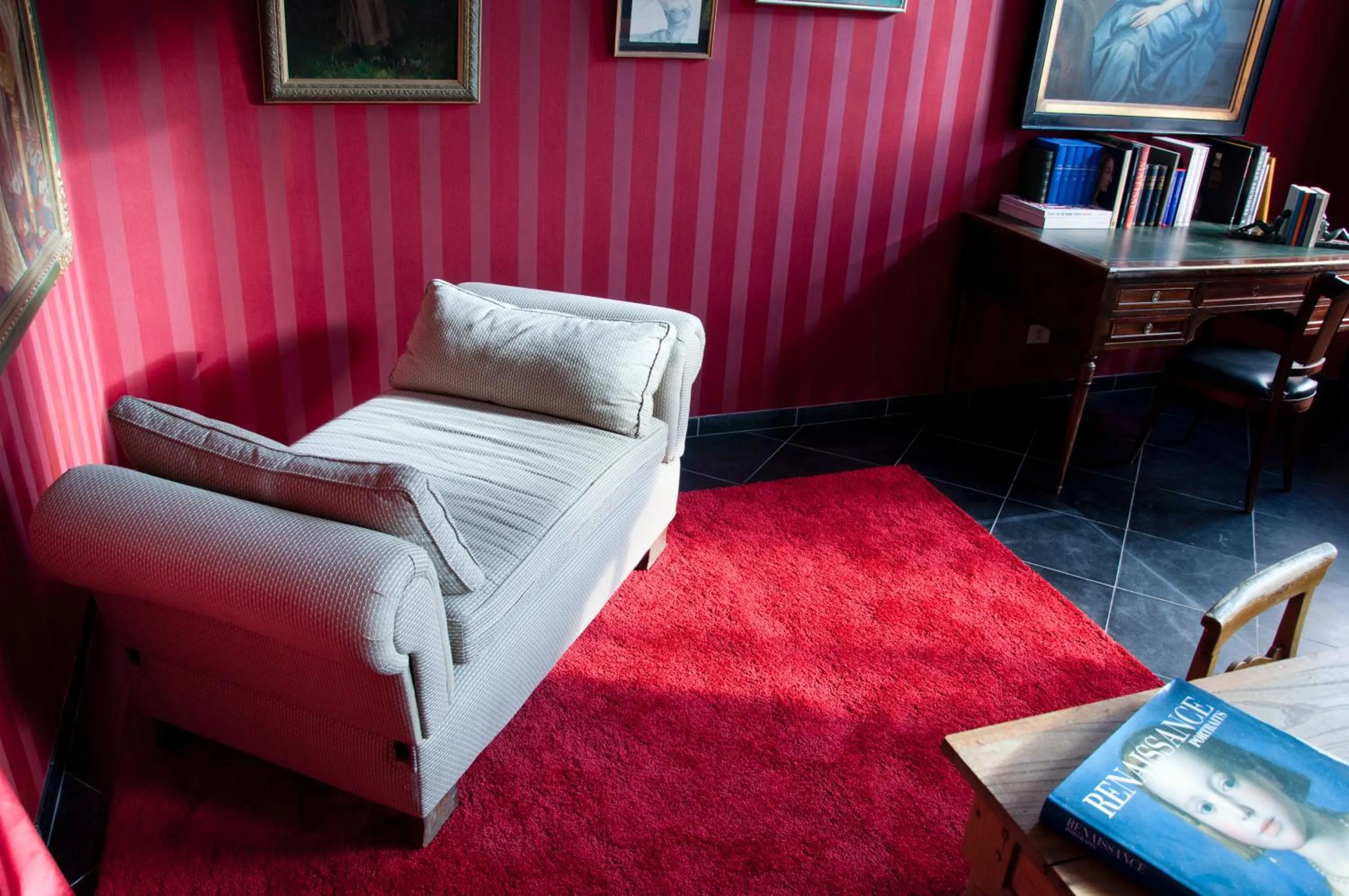 Seating area in Schopenhauer