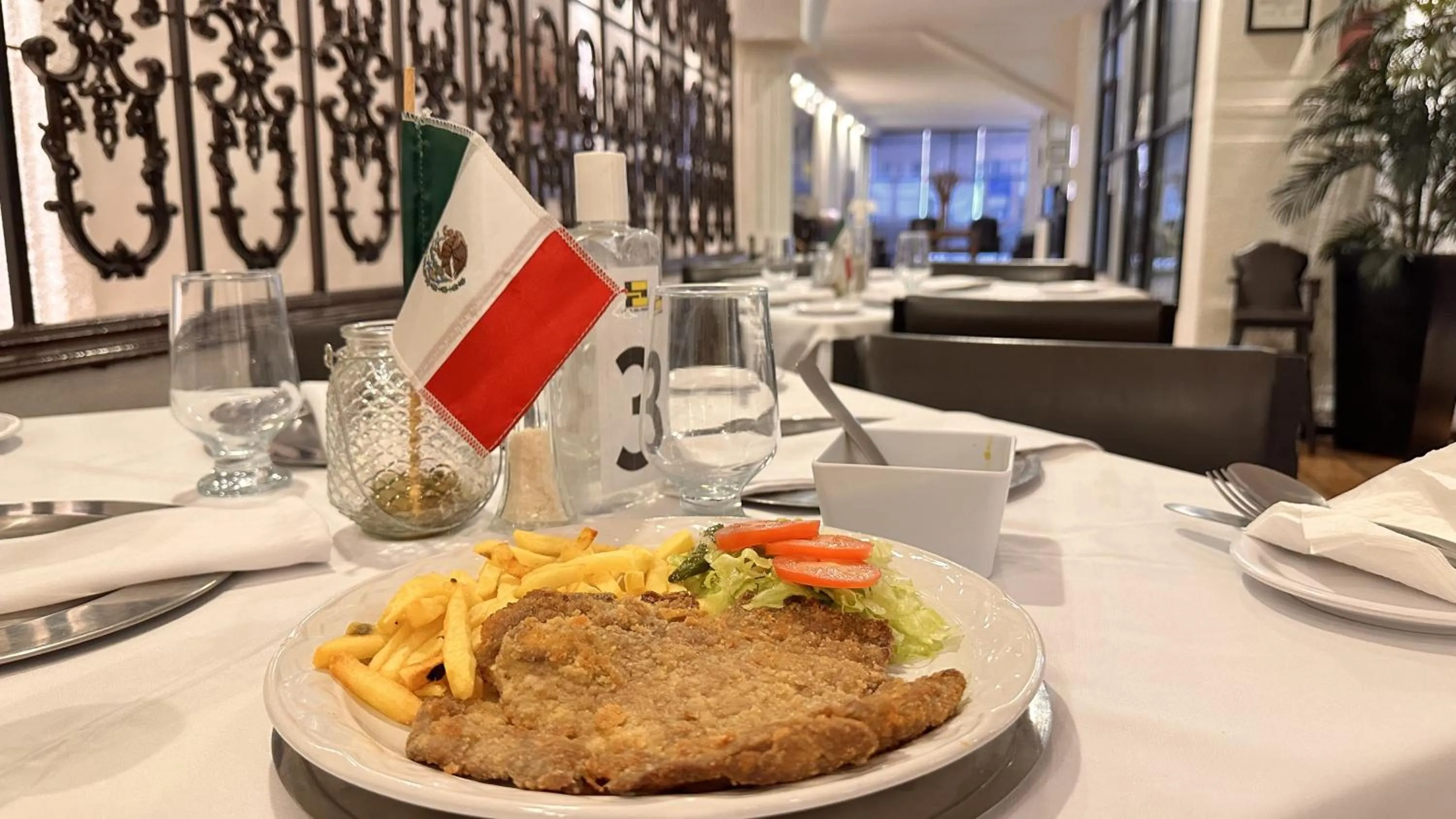 Restaurant/places to eat in Hotel del Fresno