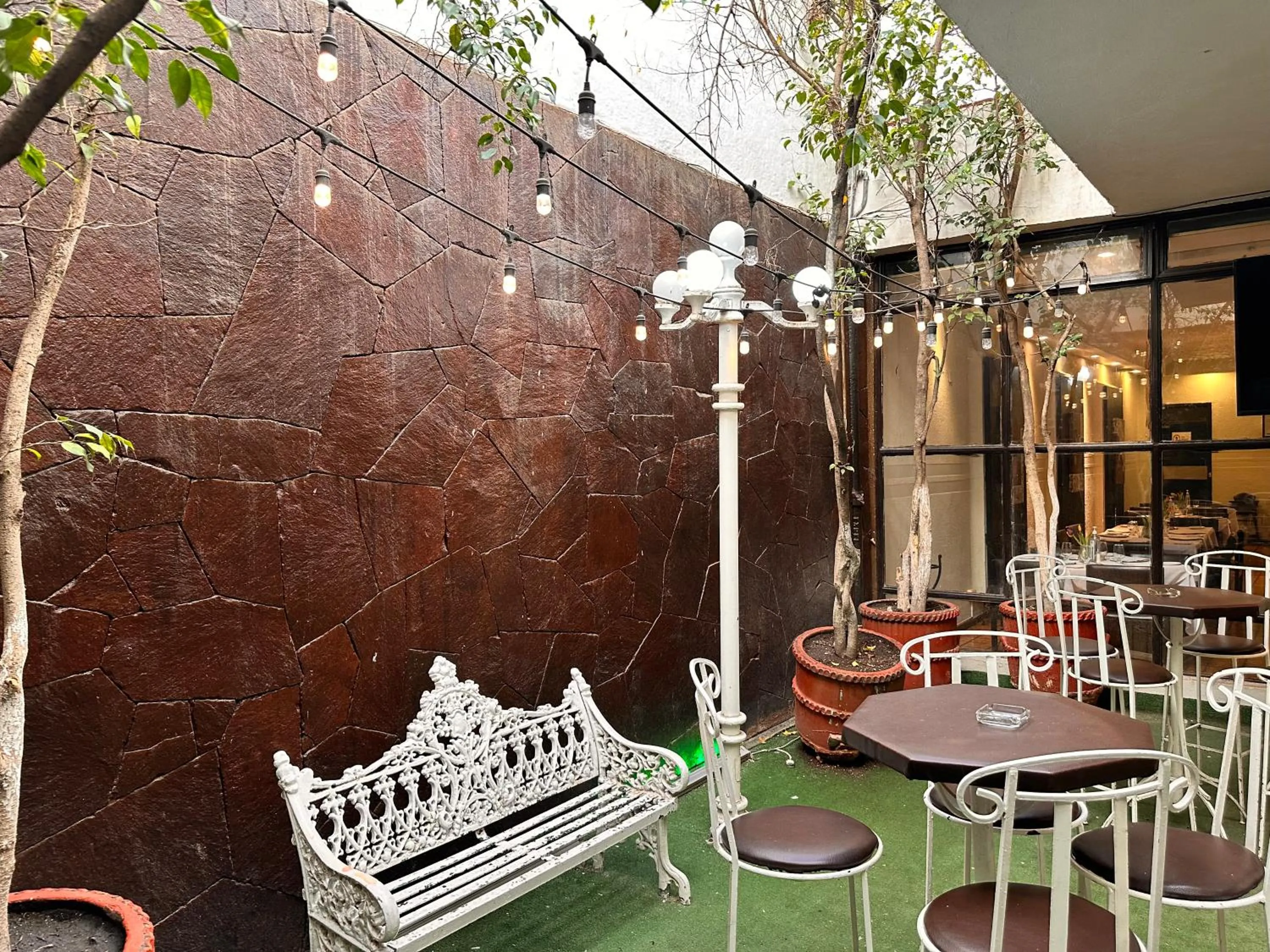 Patio in Hotel del Fresno